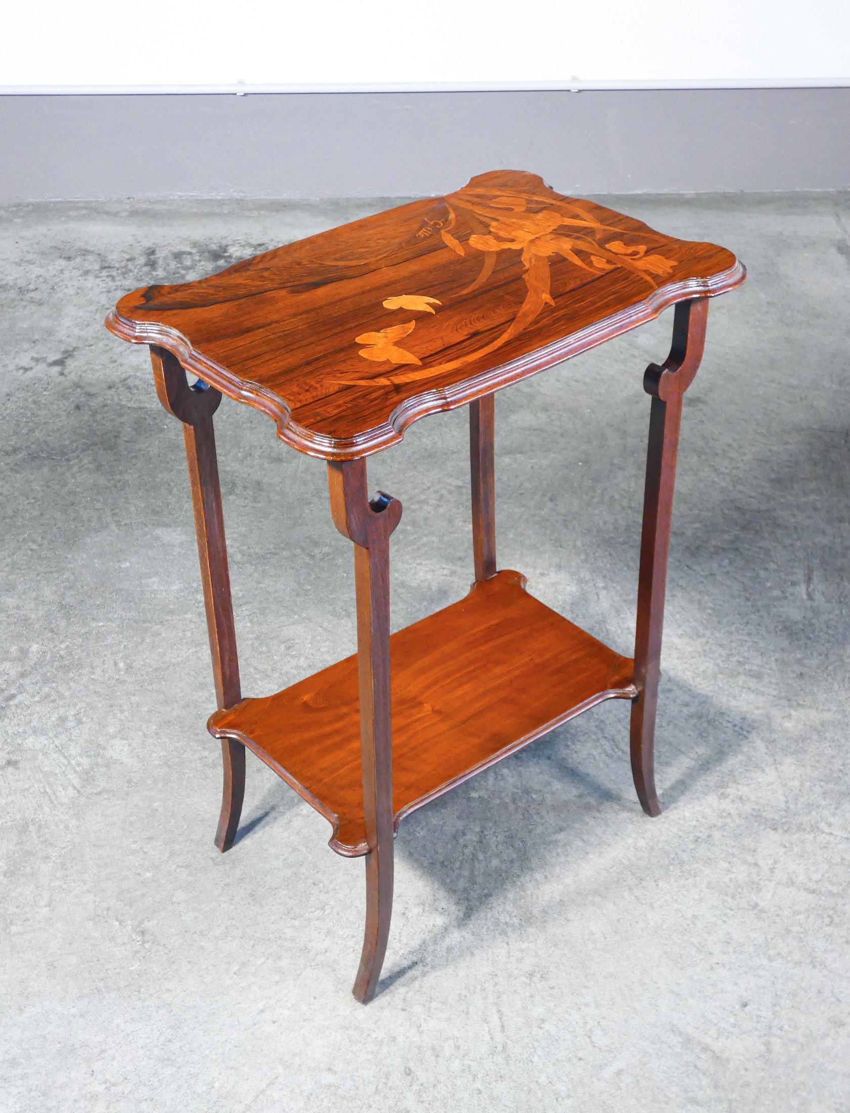 Bois Tavolino da té Art Nouveau firmato Émile GALLÉ, in legno intarsiato. Secondo 800