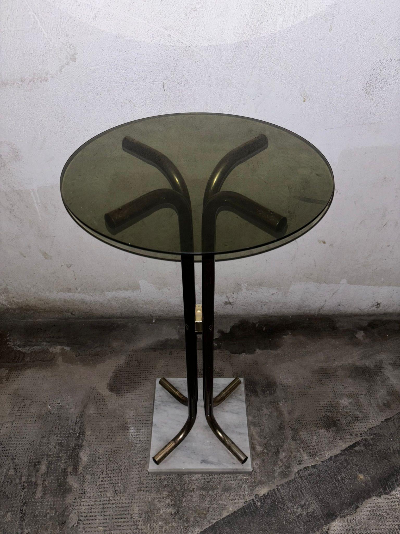 Table basse design Maison Jansen en laiton et base en marbre des années 1970. en vente 2