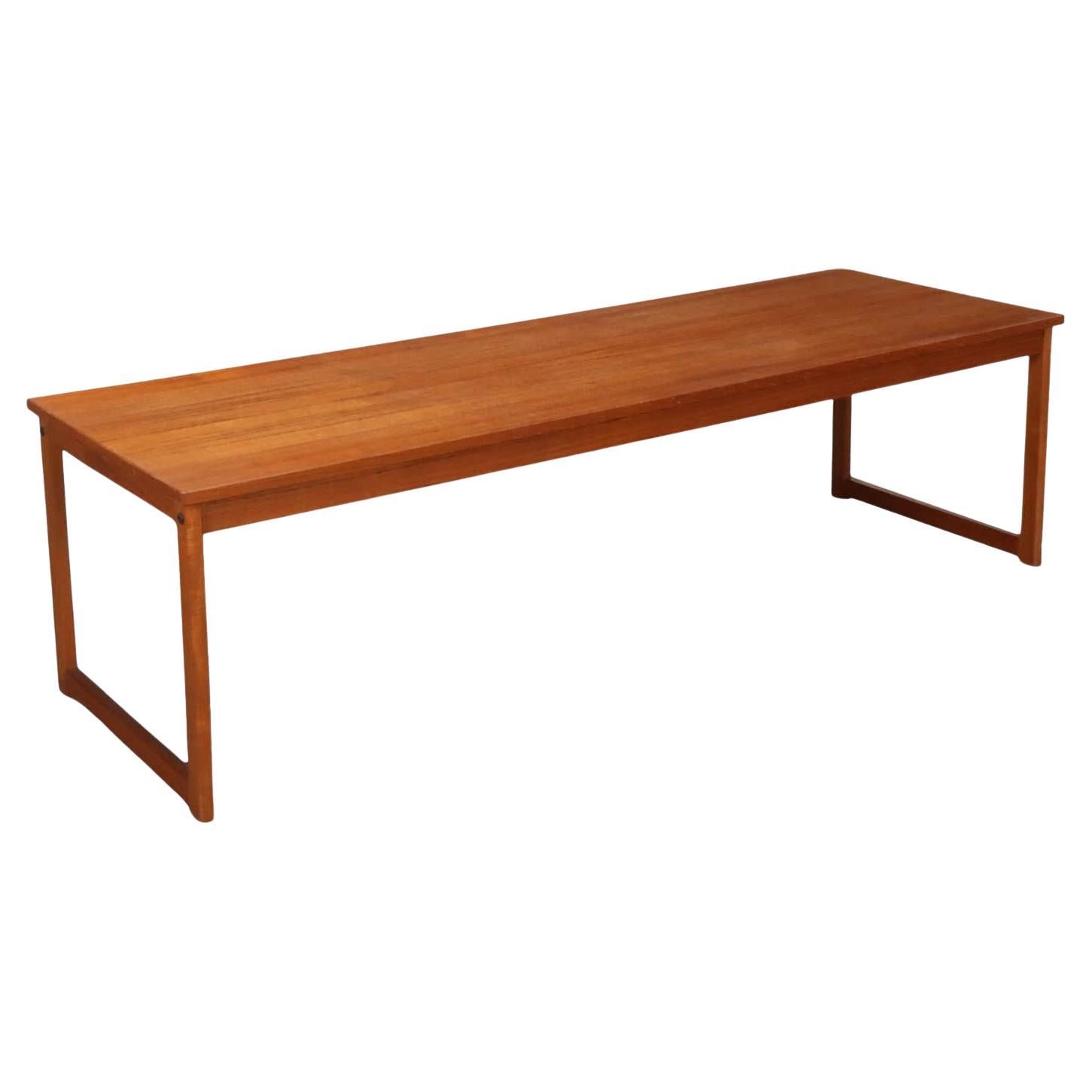 Dänischer 1960er Couchtisch aus Teakholz