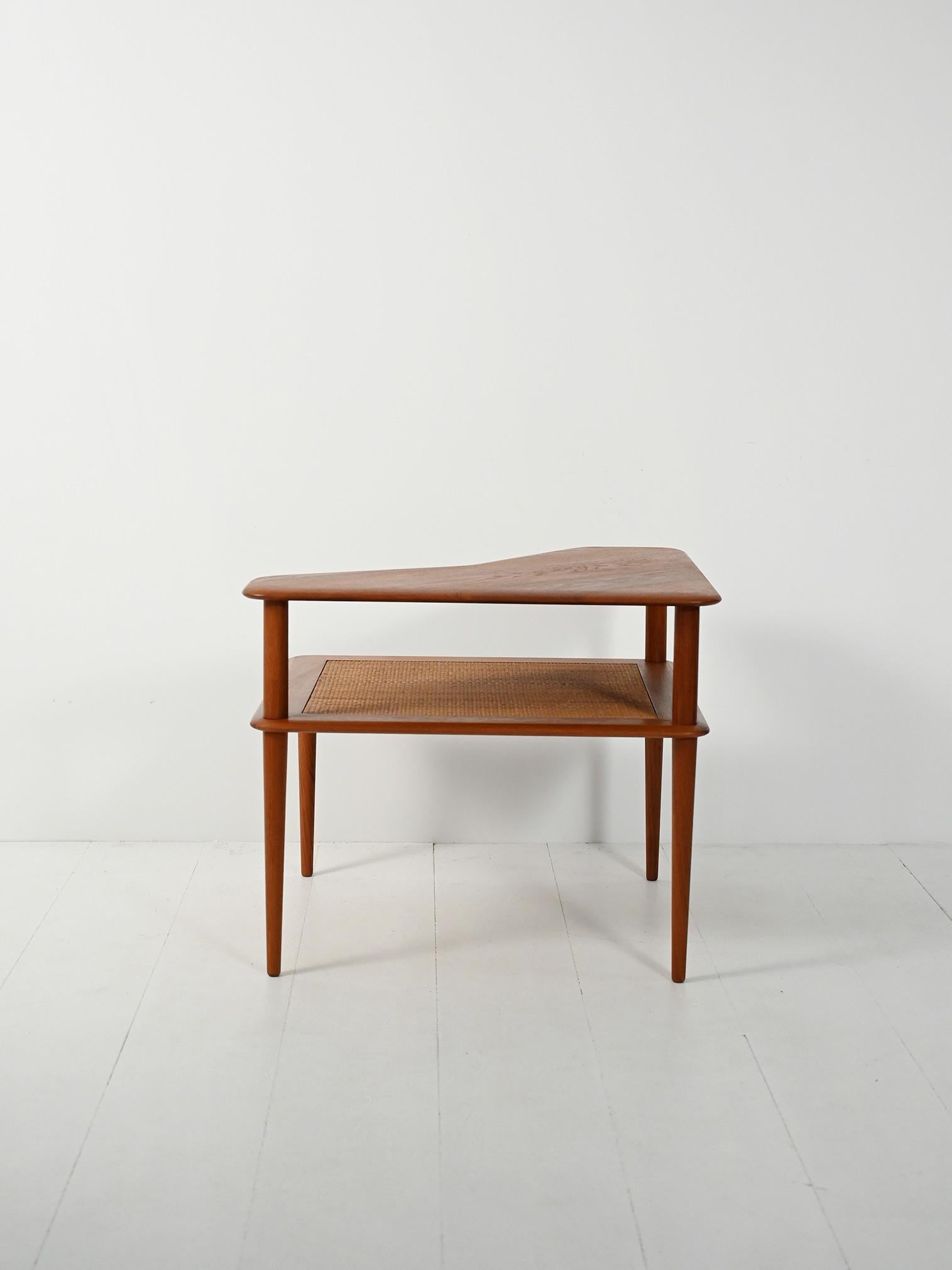 Mid-20th Century Tavolino danese “Minerva” di Peter Hvidt For Sale