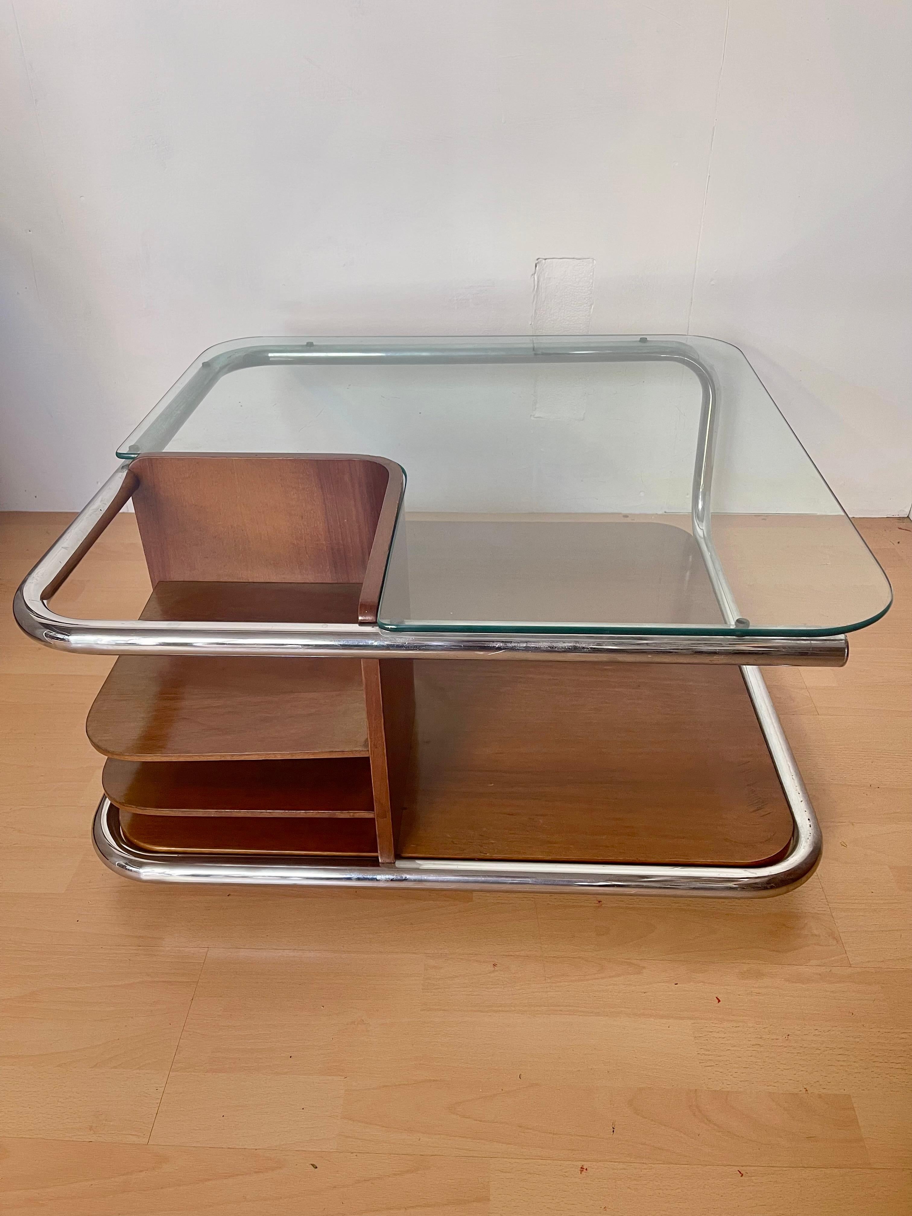 Tavolino di design italiano in legno e vetro degli anni '70 Italian en venta