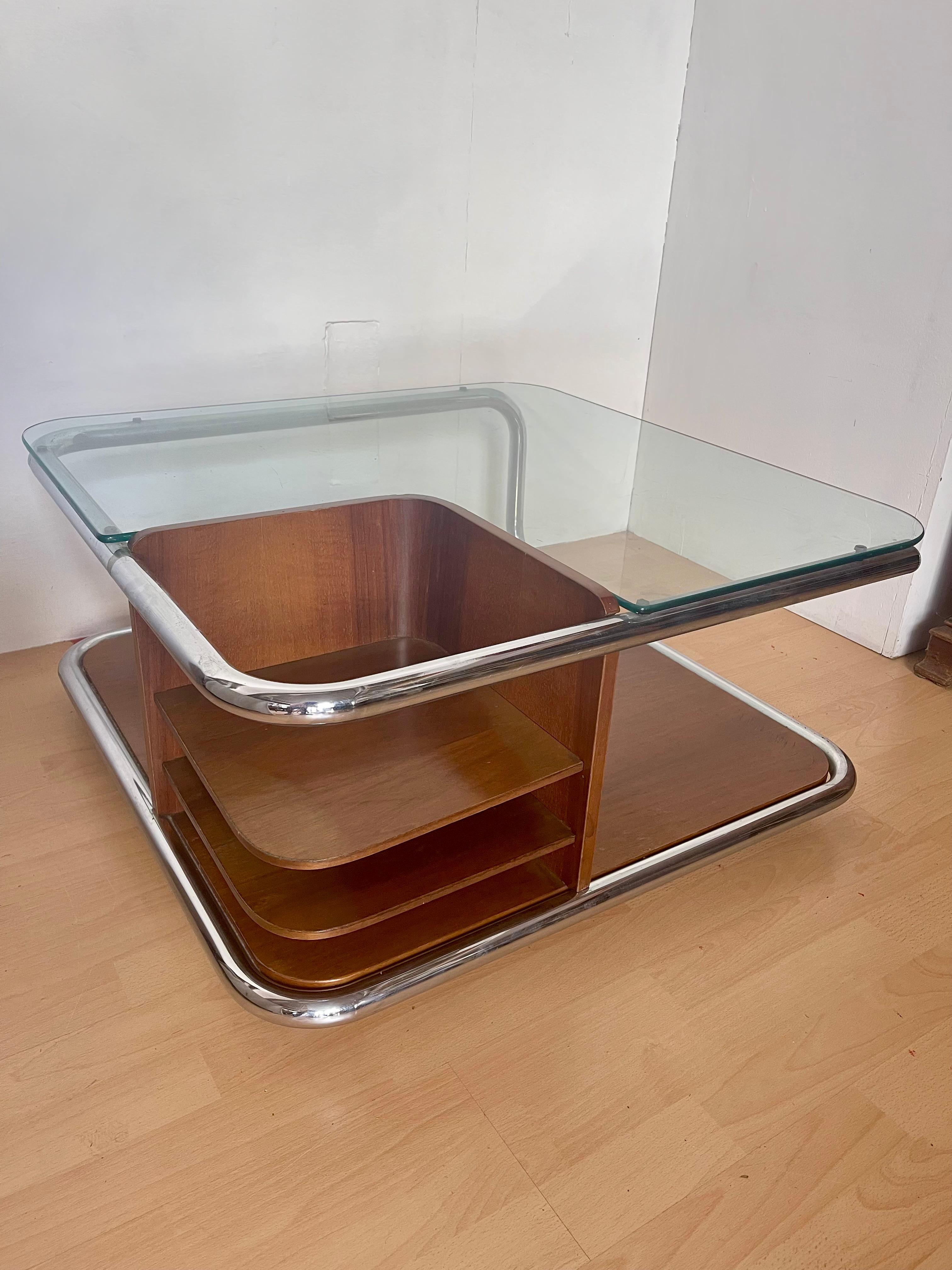 Tavolino di design italiano in legno e vetro degli anni '70 en Bueno estado para la venta en Cantù, IT