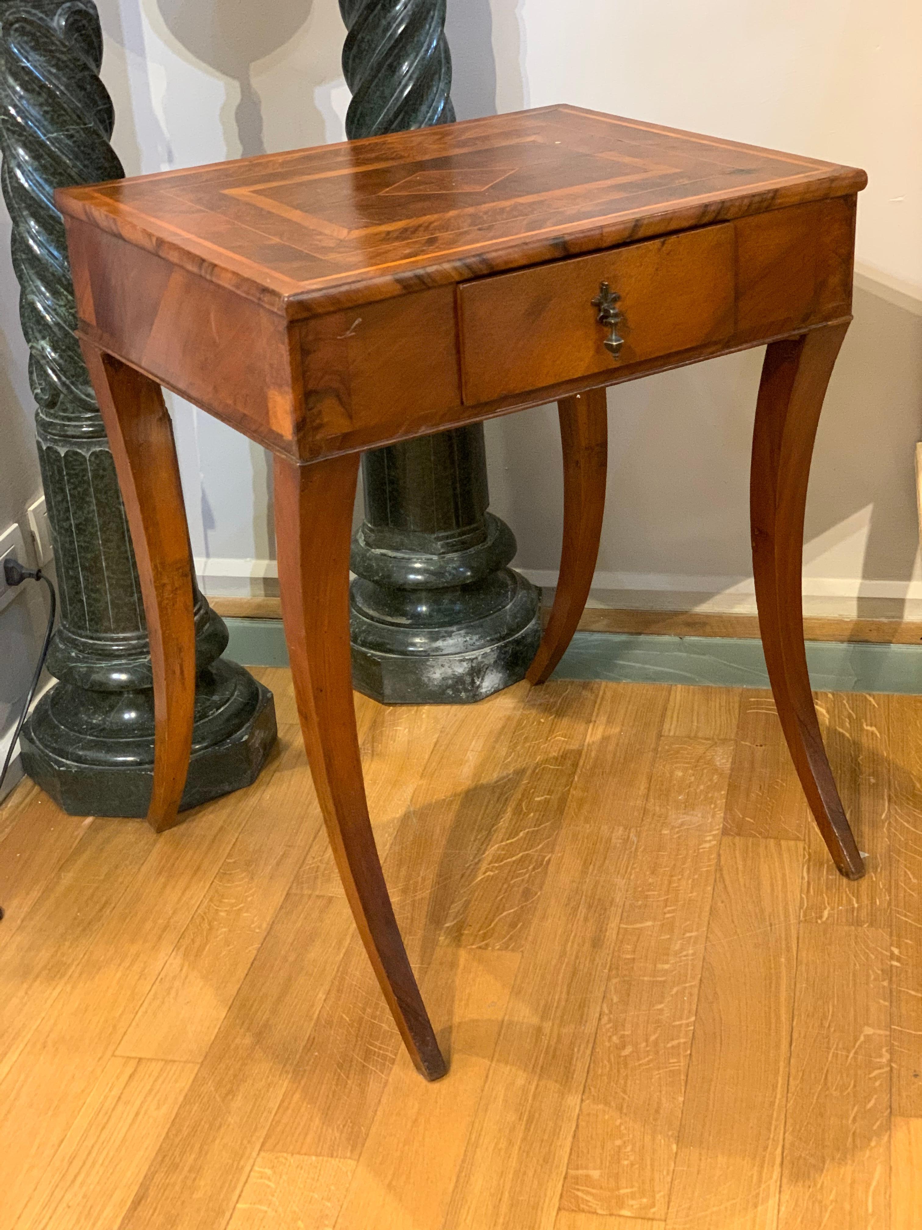 Petite table basse italienne du 18e siècle en vente 3