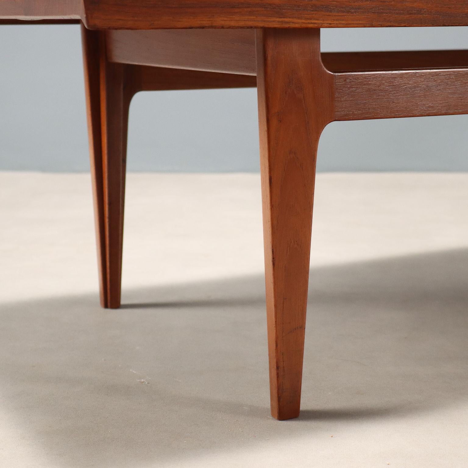 'FD 532' coffee table by Finn Juhl for France & Son 1960s In Excellent Condition For Sale In Milano, IT