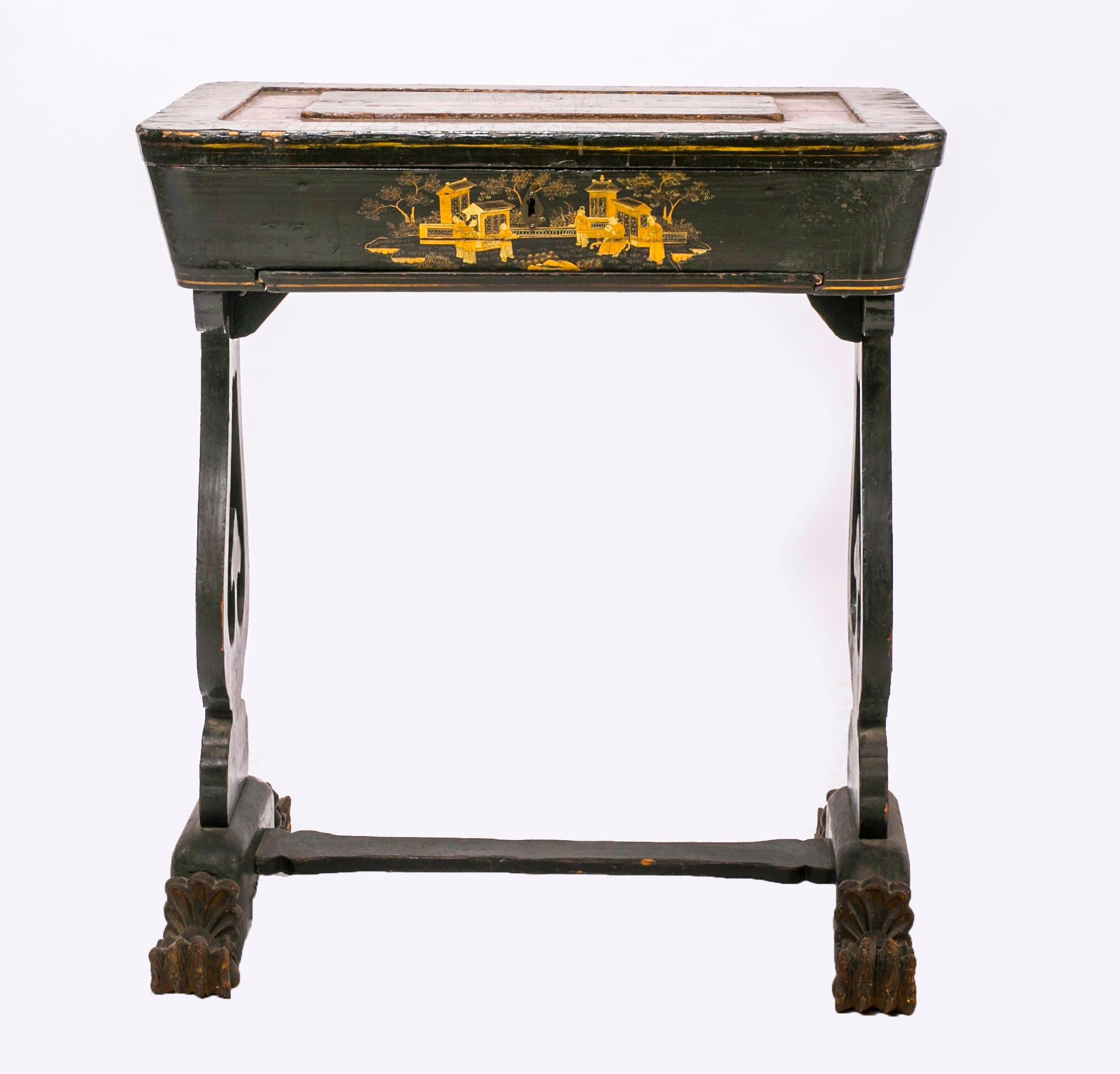 Lacquered French side table with chinoiserie decorated with Chinese lacquer from 1800s For Sale