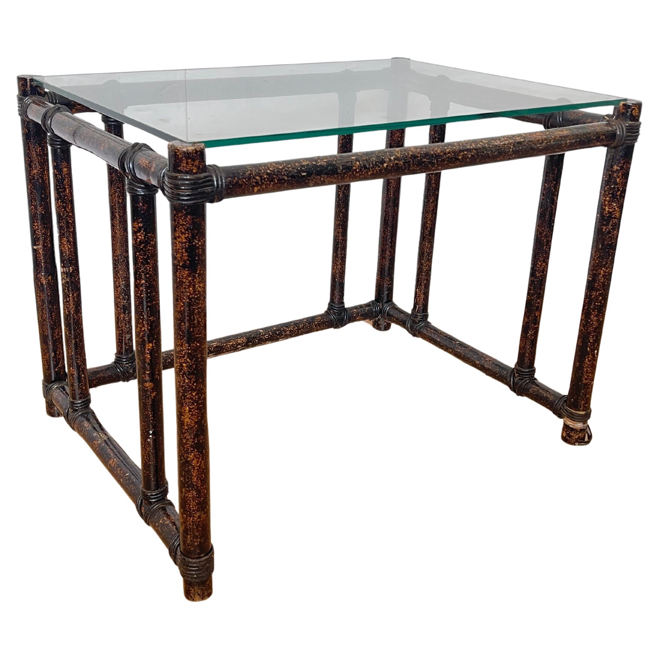 Tavolino in Bambù con Piano in Vetro "Eleganza Naturale"