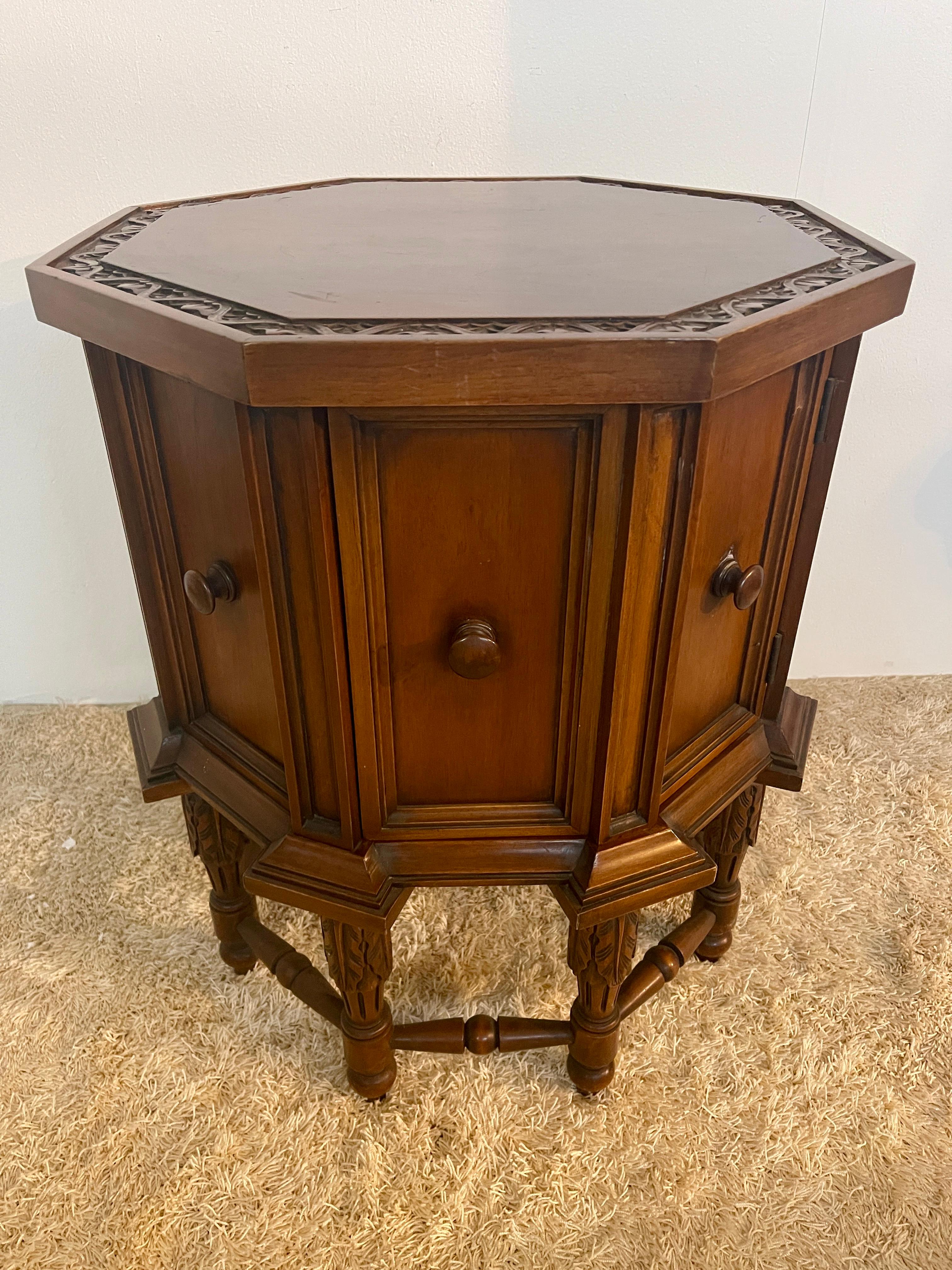 Mesa de centro de madera con 2 puertas de estilo clásico italiano de los años 80 en venta 4