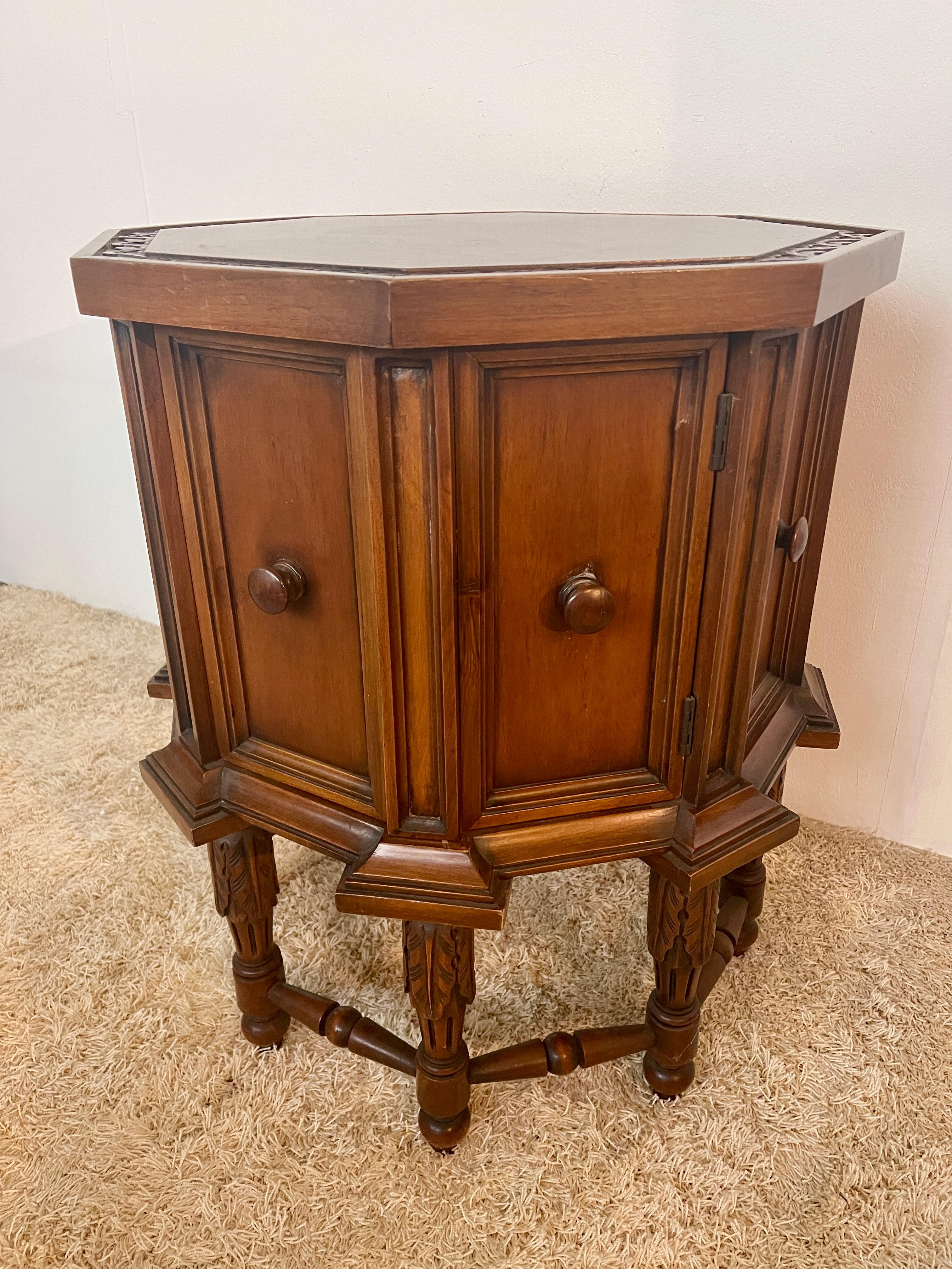 Mesa de centro de madera con 2 puertas de estilo clásico italiano de los años 80 Italian en venta