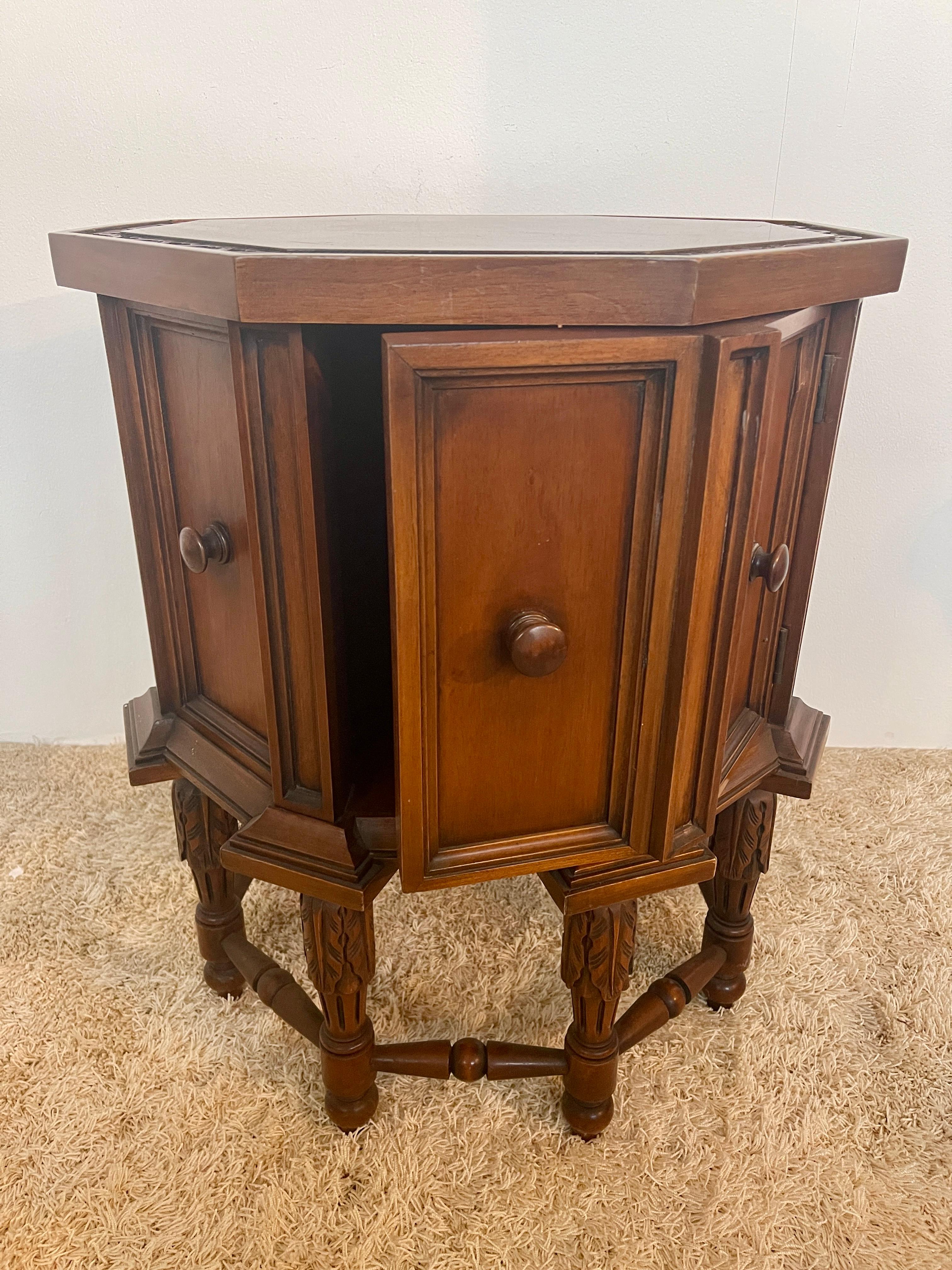 Mesa de centro de madera con 2 puertas de estilo clásico italiano de los años 80 20th Century en venta