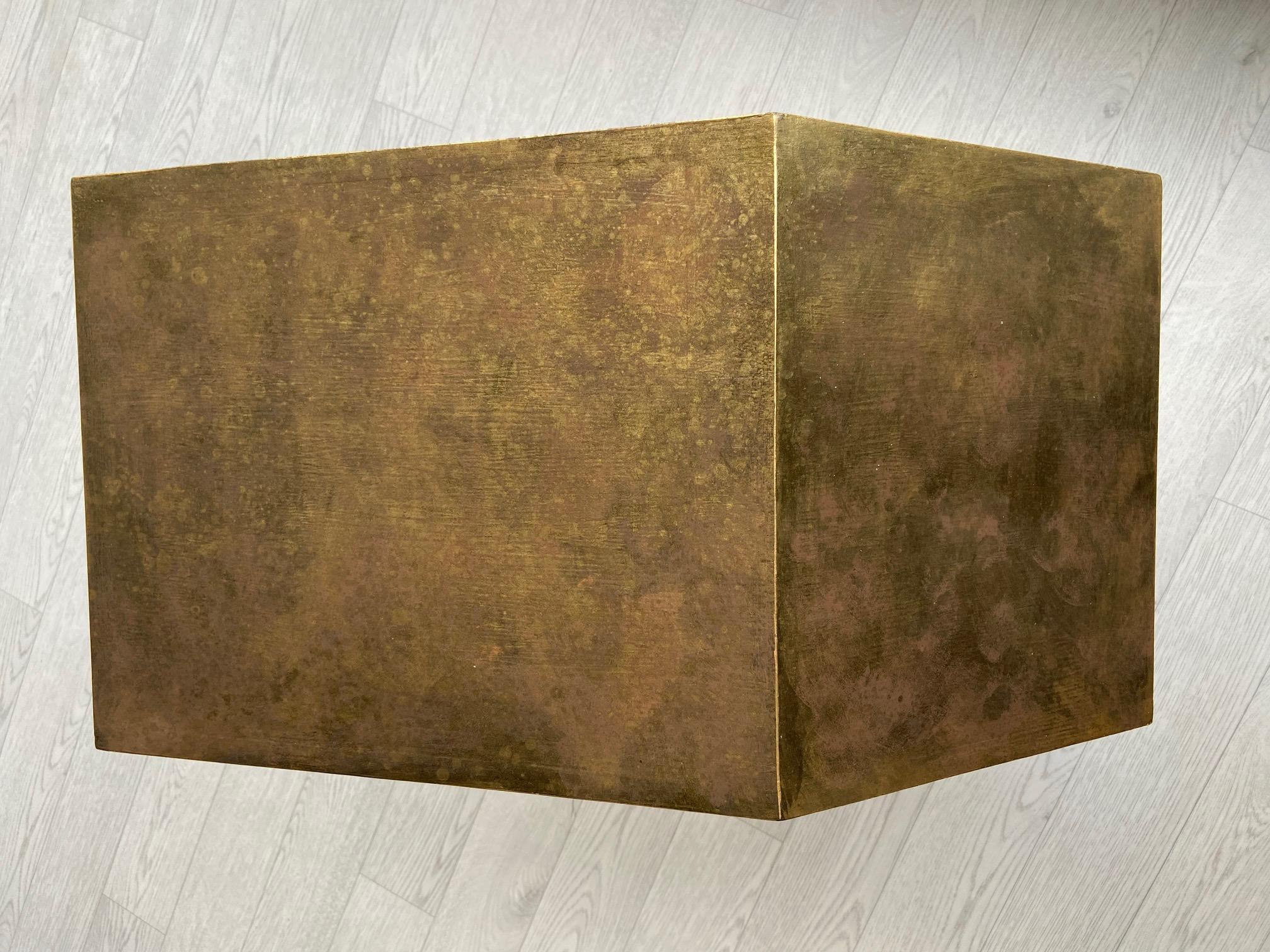 Tavolino in Legno con finitura Metallica color Bronzo fatto a mano da Cupioli in vendita 2