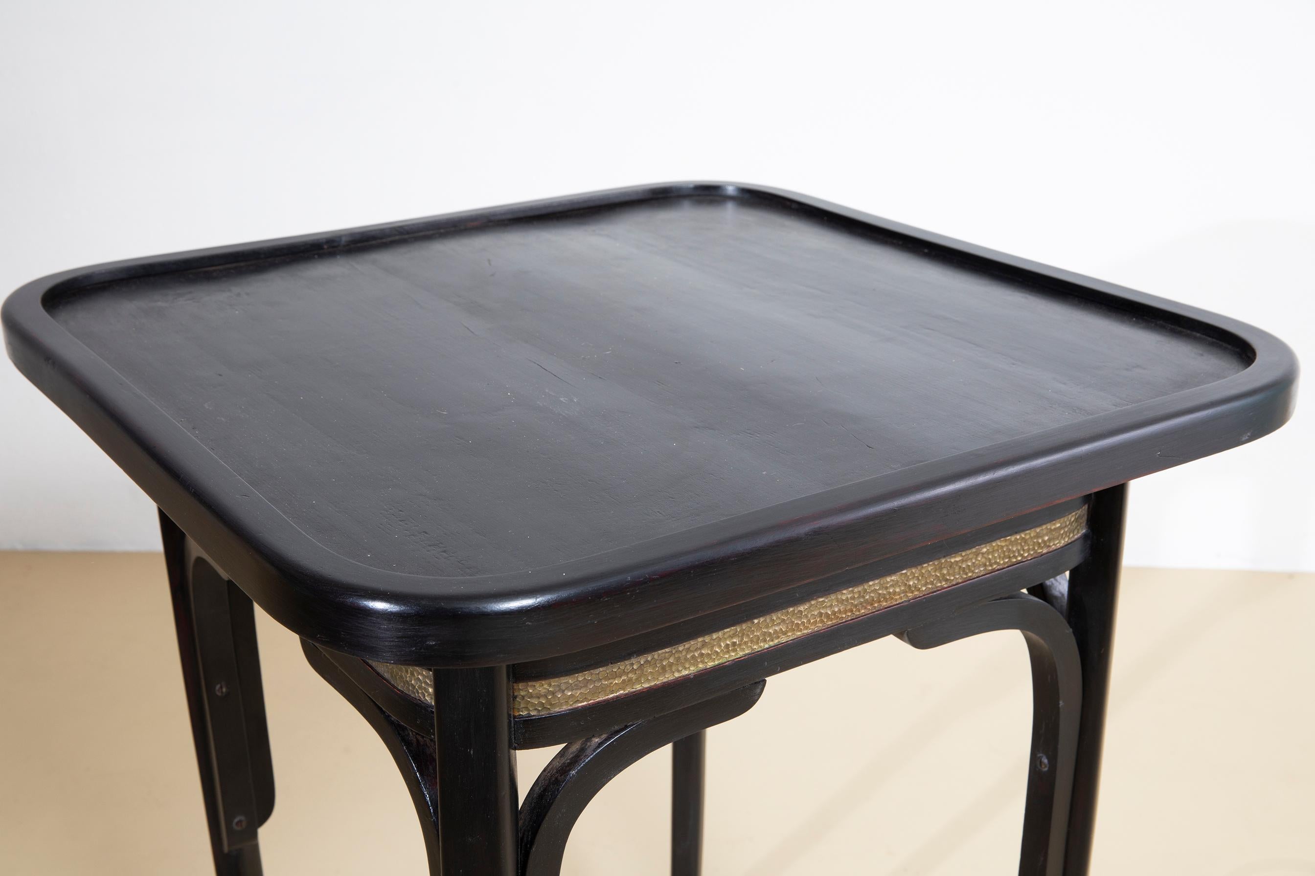 Ébénisé Tavolino en legno e ottone, Sécession viennoise, Autriche 1902 en vente