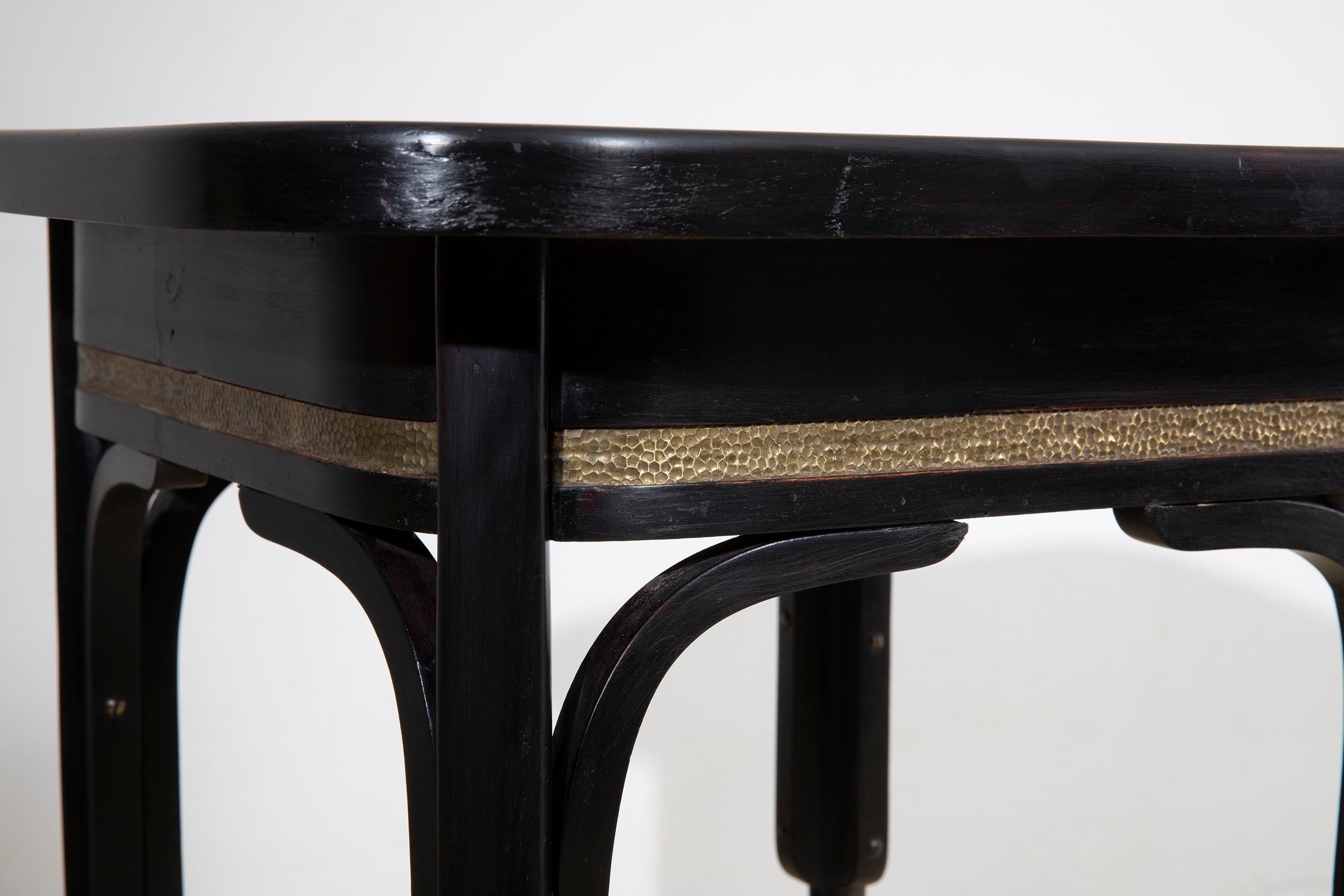 Tavolino en legno e ottone, Sécession viennoise, Autriche 1902 Bon état - En vente à Firenze, IT