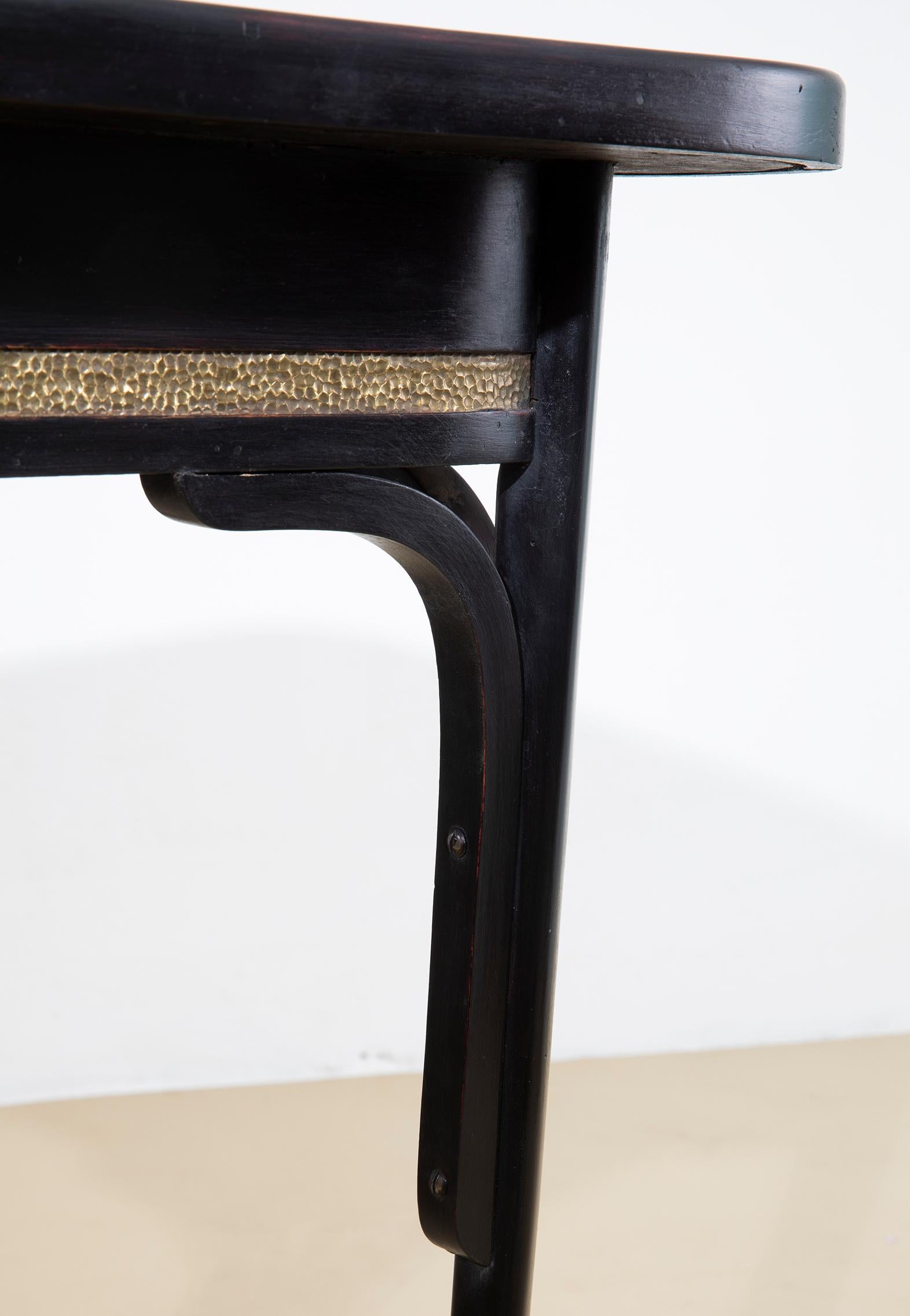 Early 20th Century Tavolino en legno e ottone, Sécession viennoise, Autriche 1902 en vente