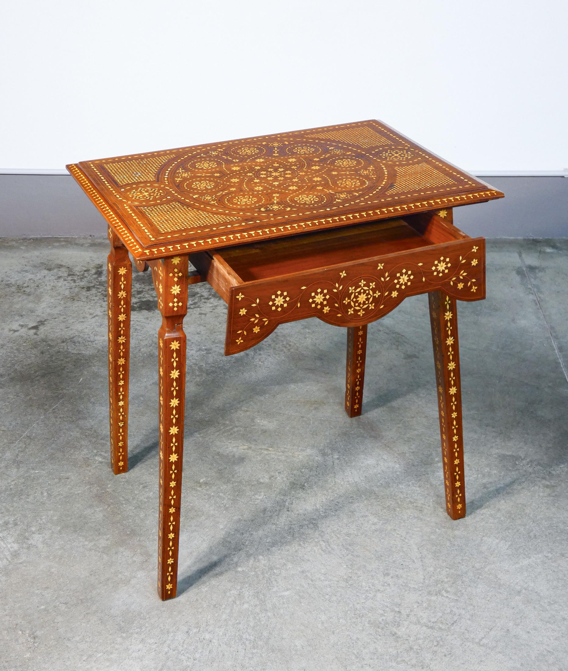 Carthusian inlaid wood coffee table, style A. Brambilla. Italy, 1800 In Good Condition For Sale In Torino, IT