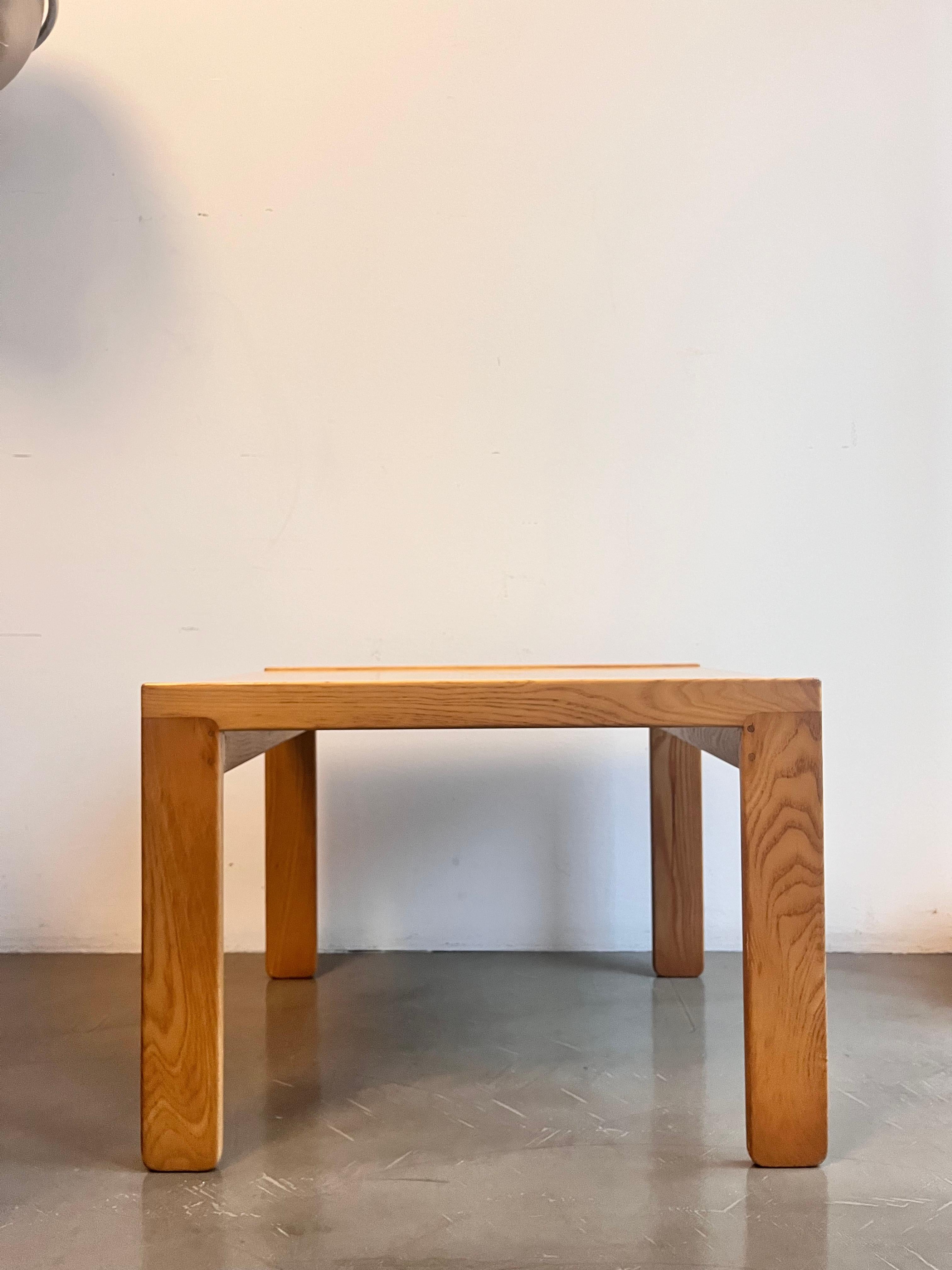 Moderne Table basse en bois modèle 777 par Afra & Tobia Scarpa pour Cassina 1970 en vente