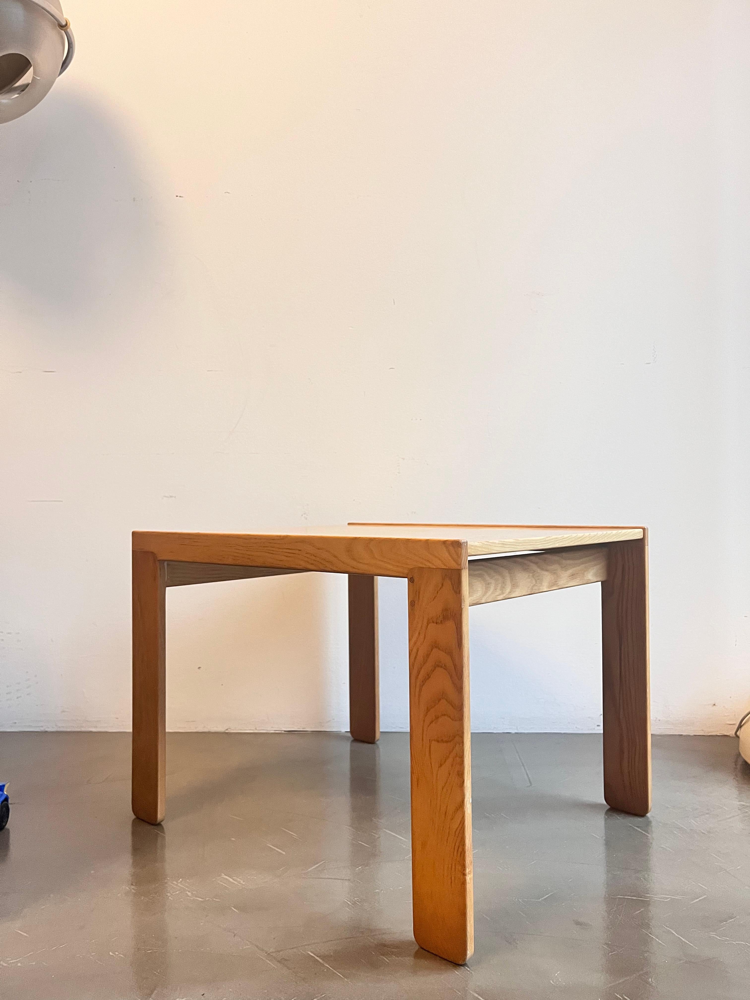 Italian Table basse en bois modèle 777 par Afra & Tobia Scarpa pour Cassina 1970 en vente