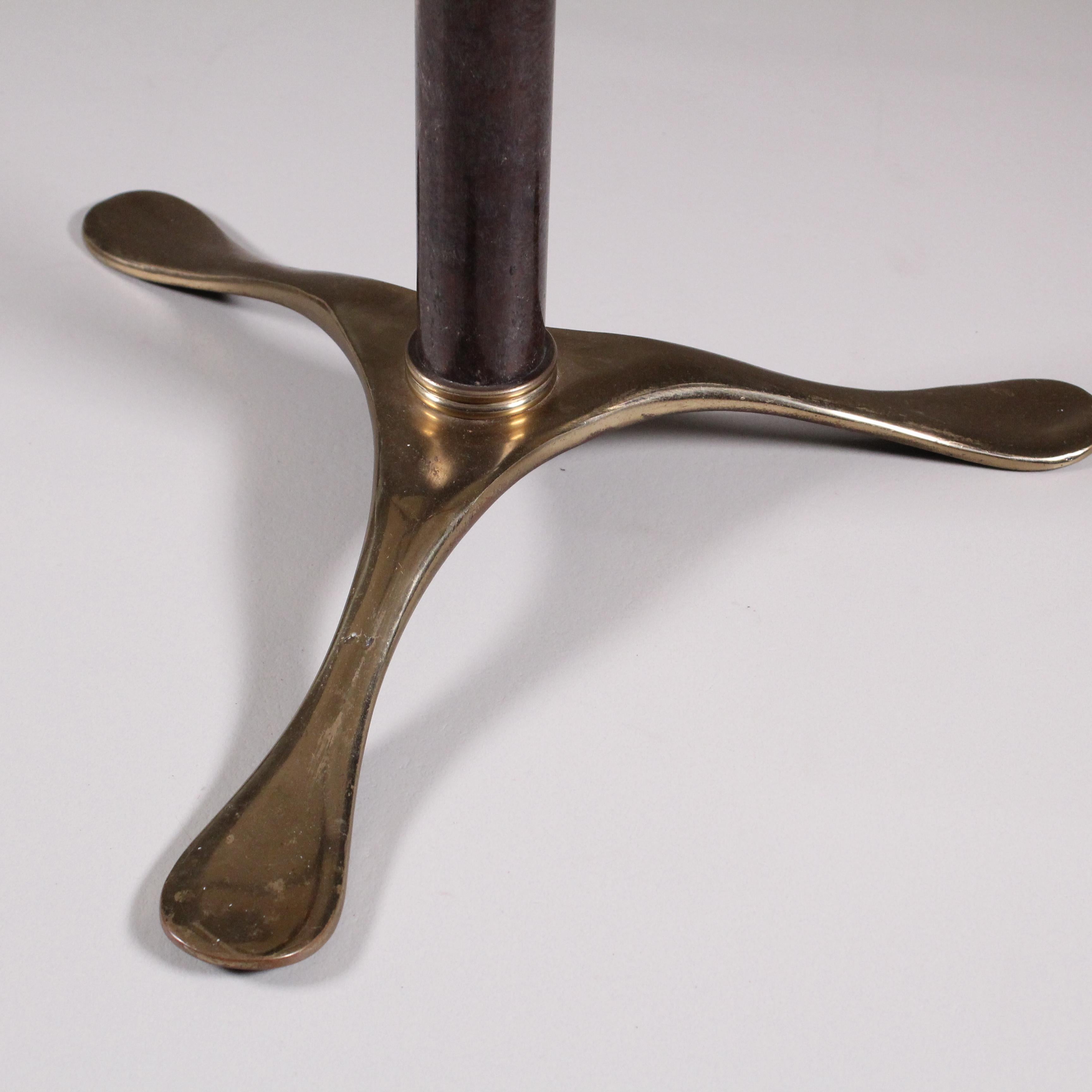 Table basse en marbre et laiton, 1950 en vente 4