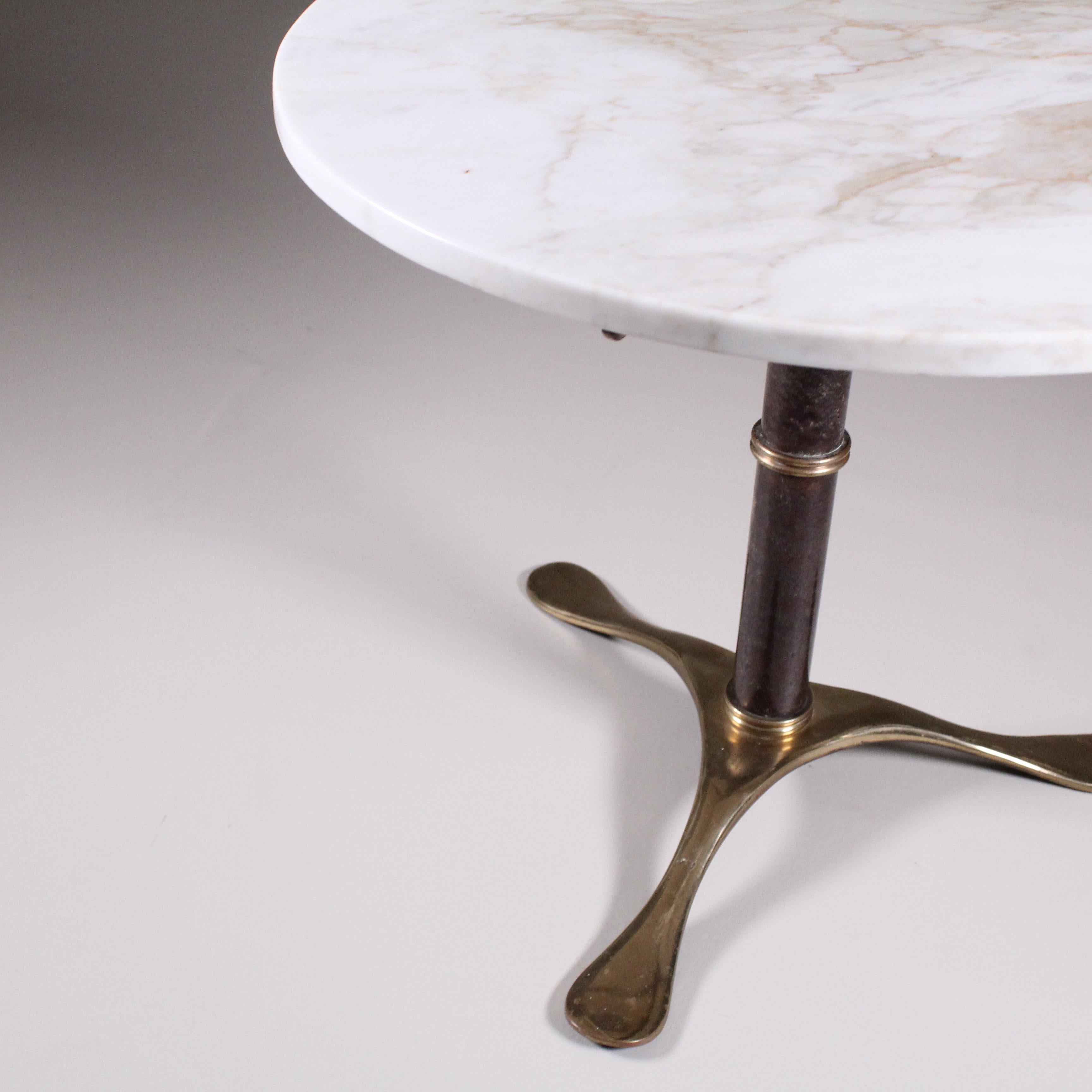 Table basse en marbre et laiton, 1950 en vente 6
