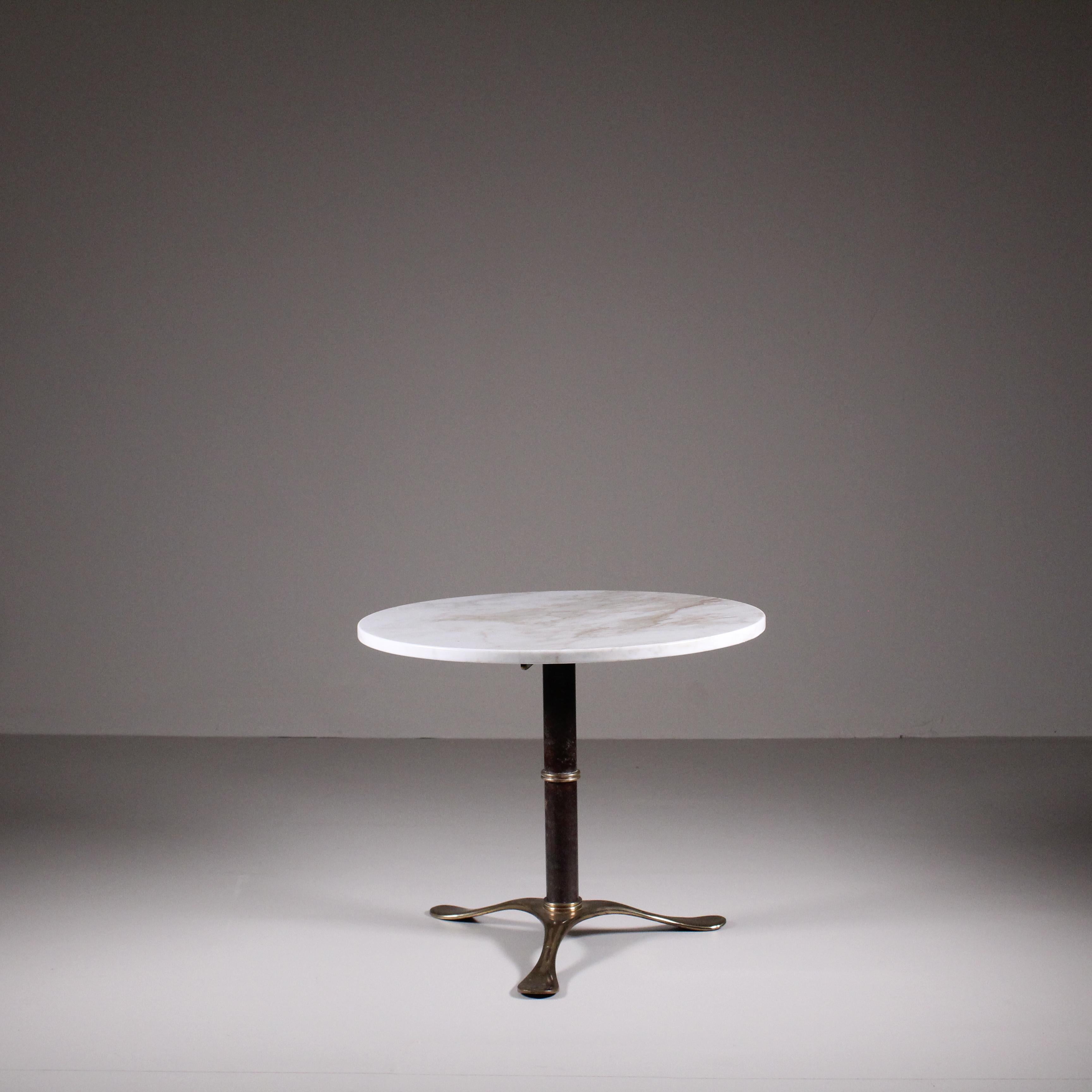 Italian Table basse en marbre et laiton, 1950 en vente
