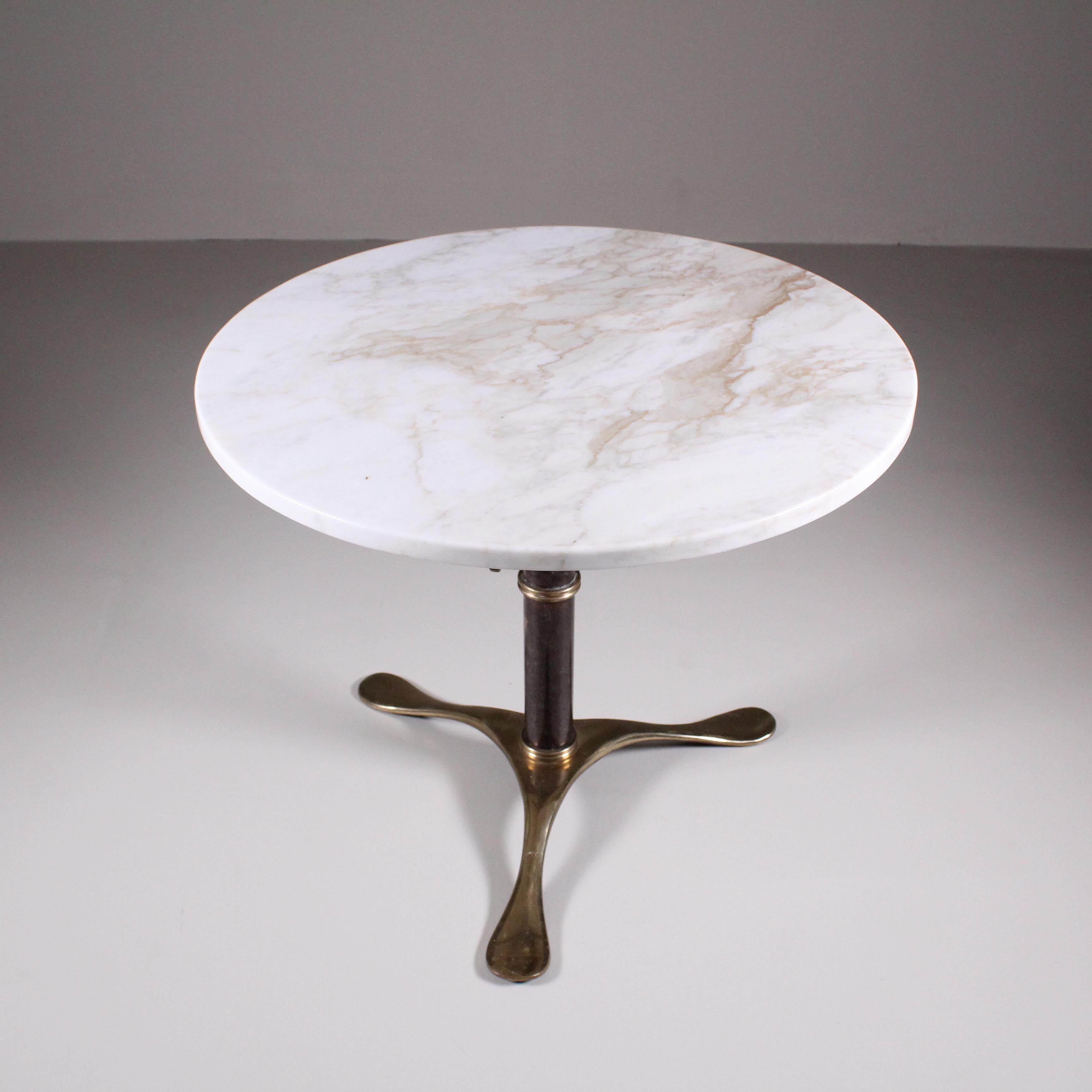 Mid-20th Century Table basse en marbre et laiton, 1950 en vente
