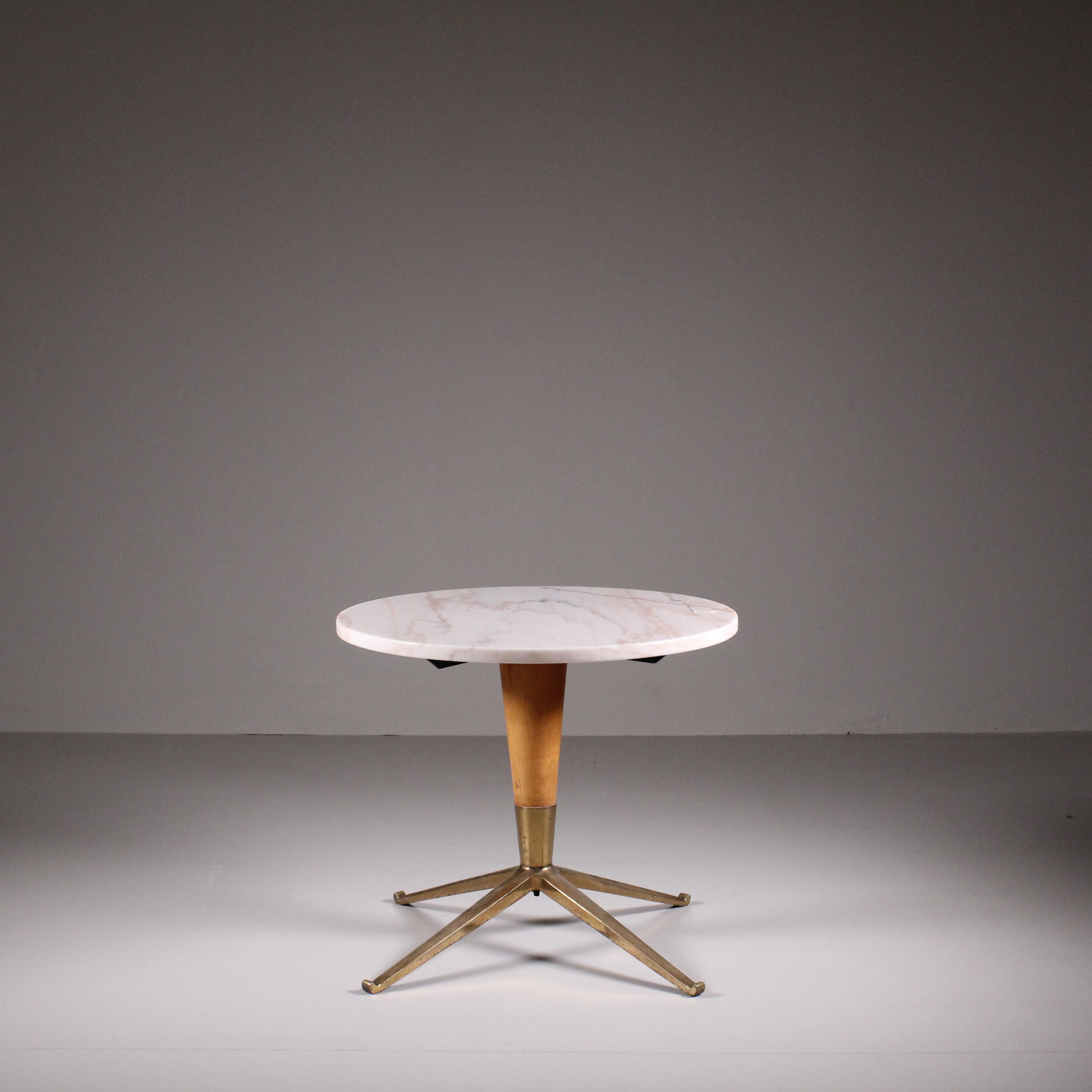 Mid-Century moderno Tavolino in marmo, legno e ottone 1950 in vendita