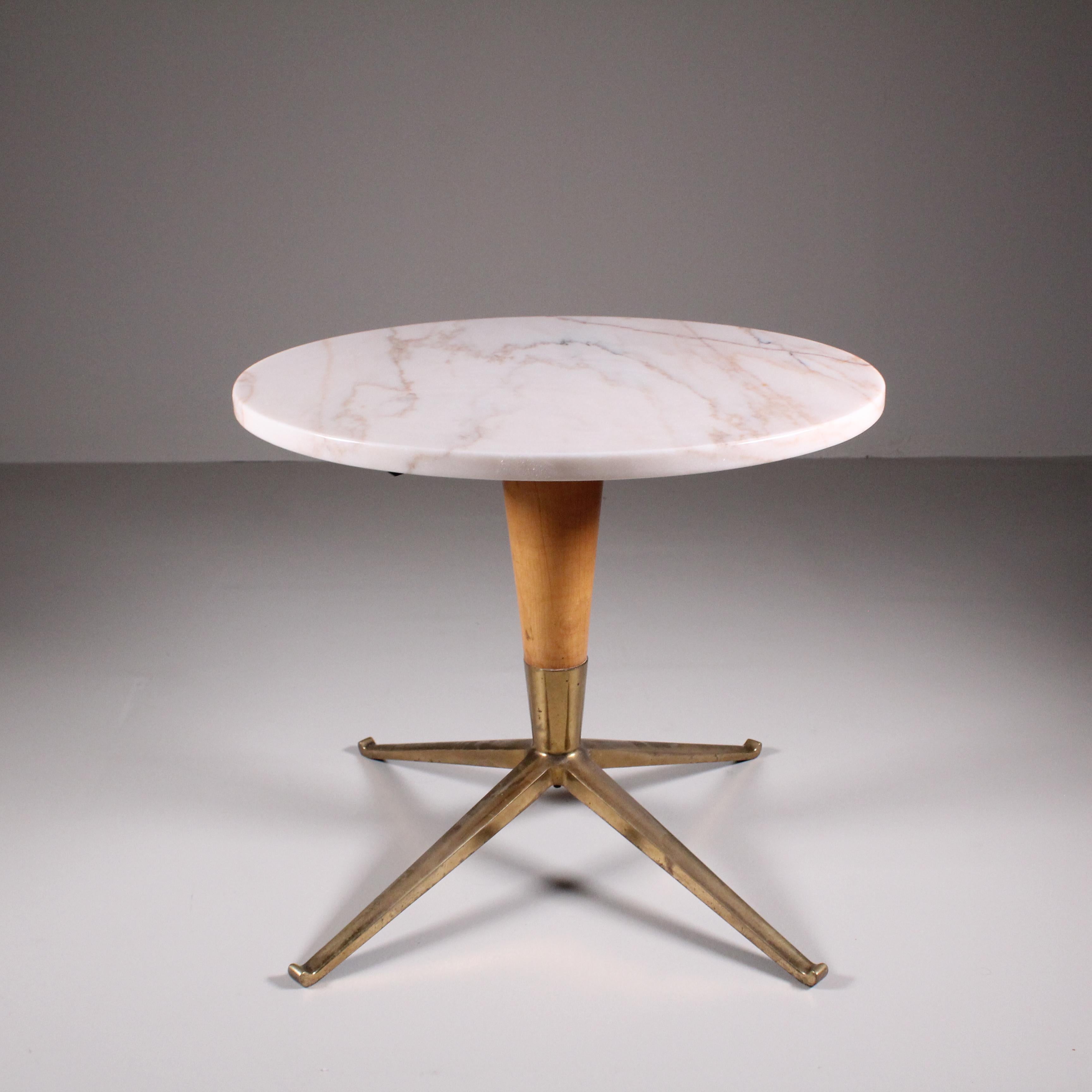 Tavolino in marmo, legno e ottone 1950 In condizioni buone in vendita a Milano, Lombardia