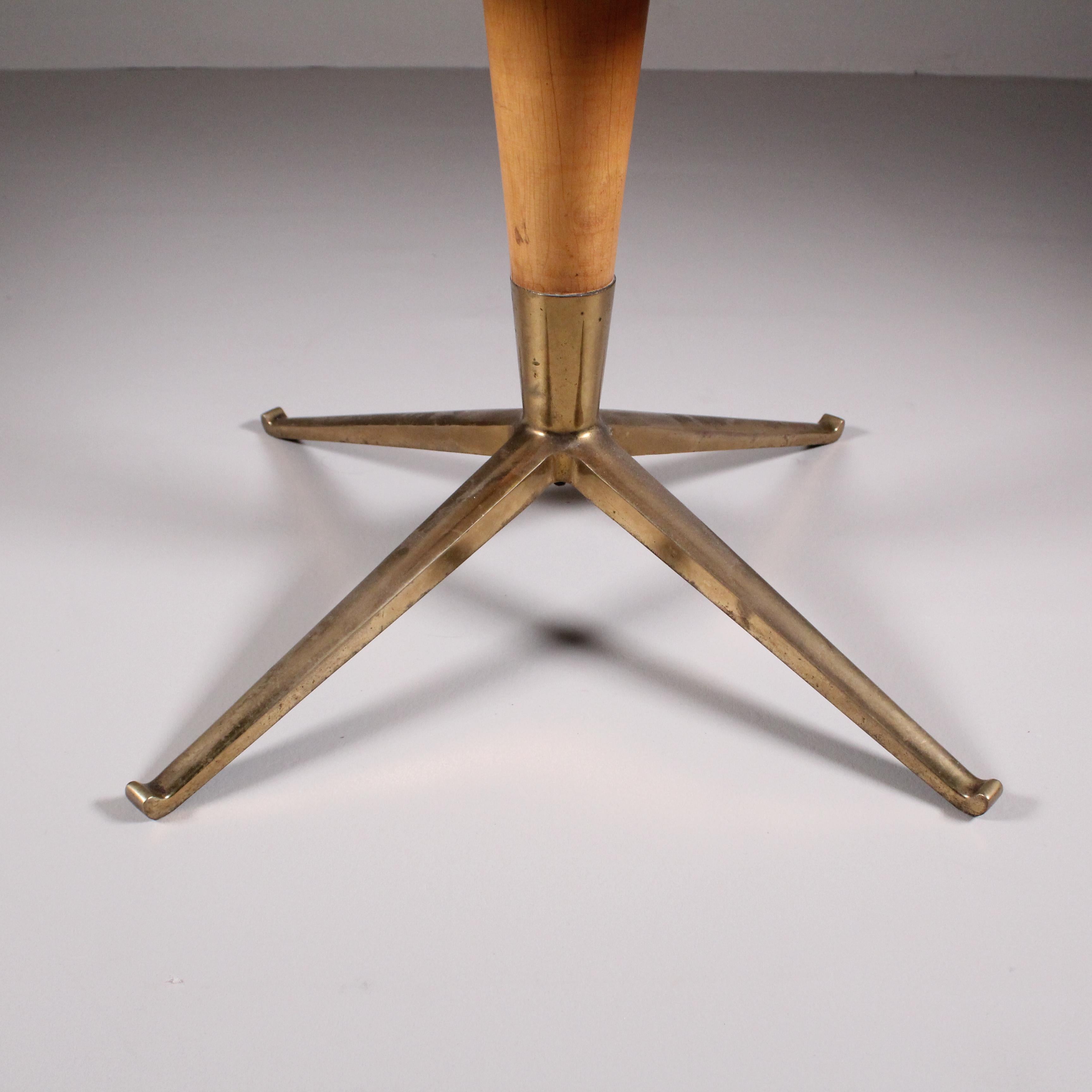 Mid-20th Century Tavolino in marmo, legno e ottone 1950 in vendita