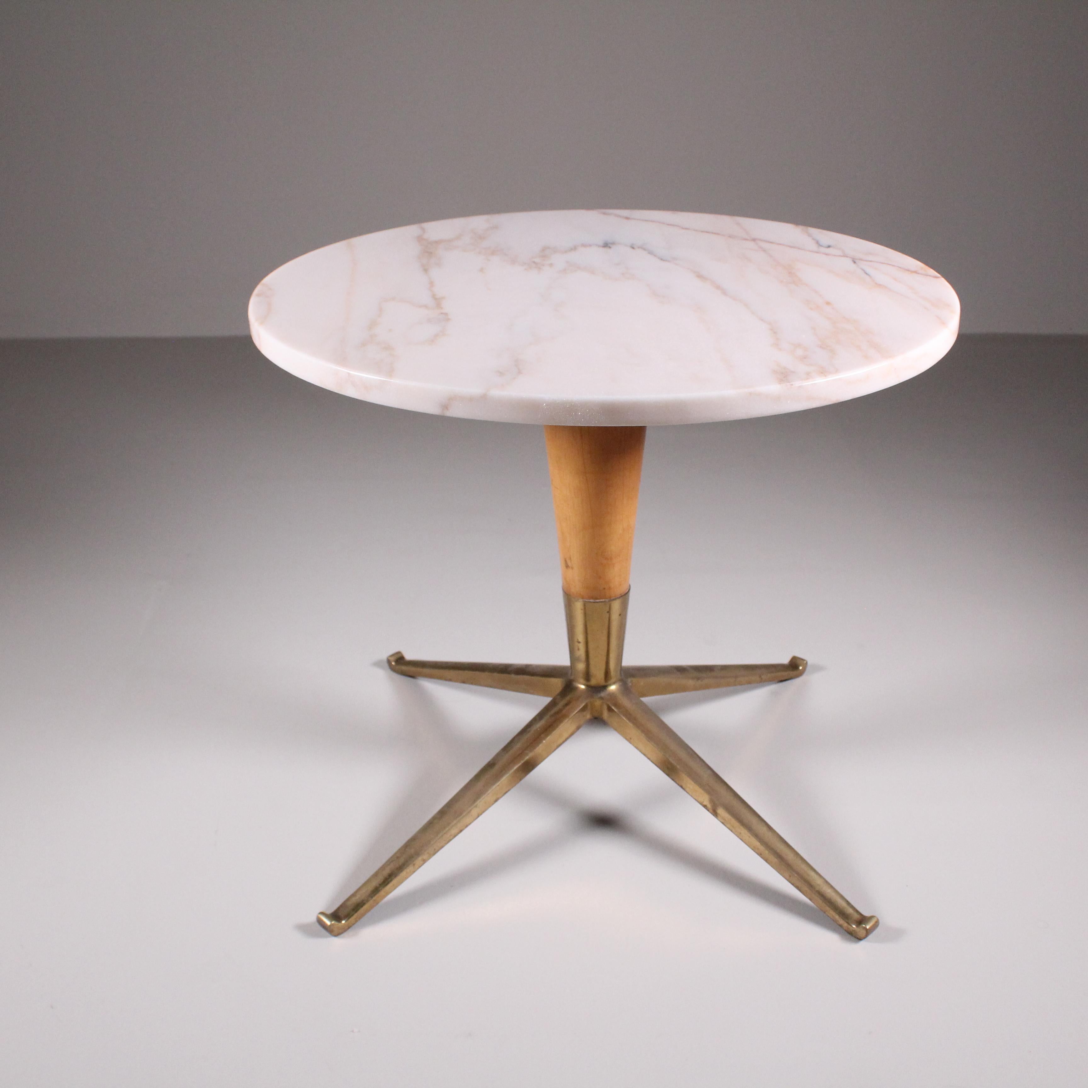 Tavolino in marmo, legno e ottone 1950 in vendita 1