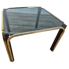 Table basse en métal doré et verre fumé 1970
