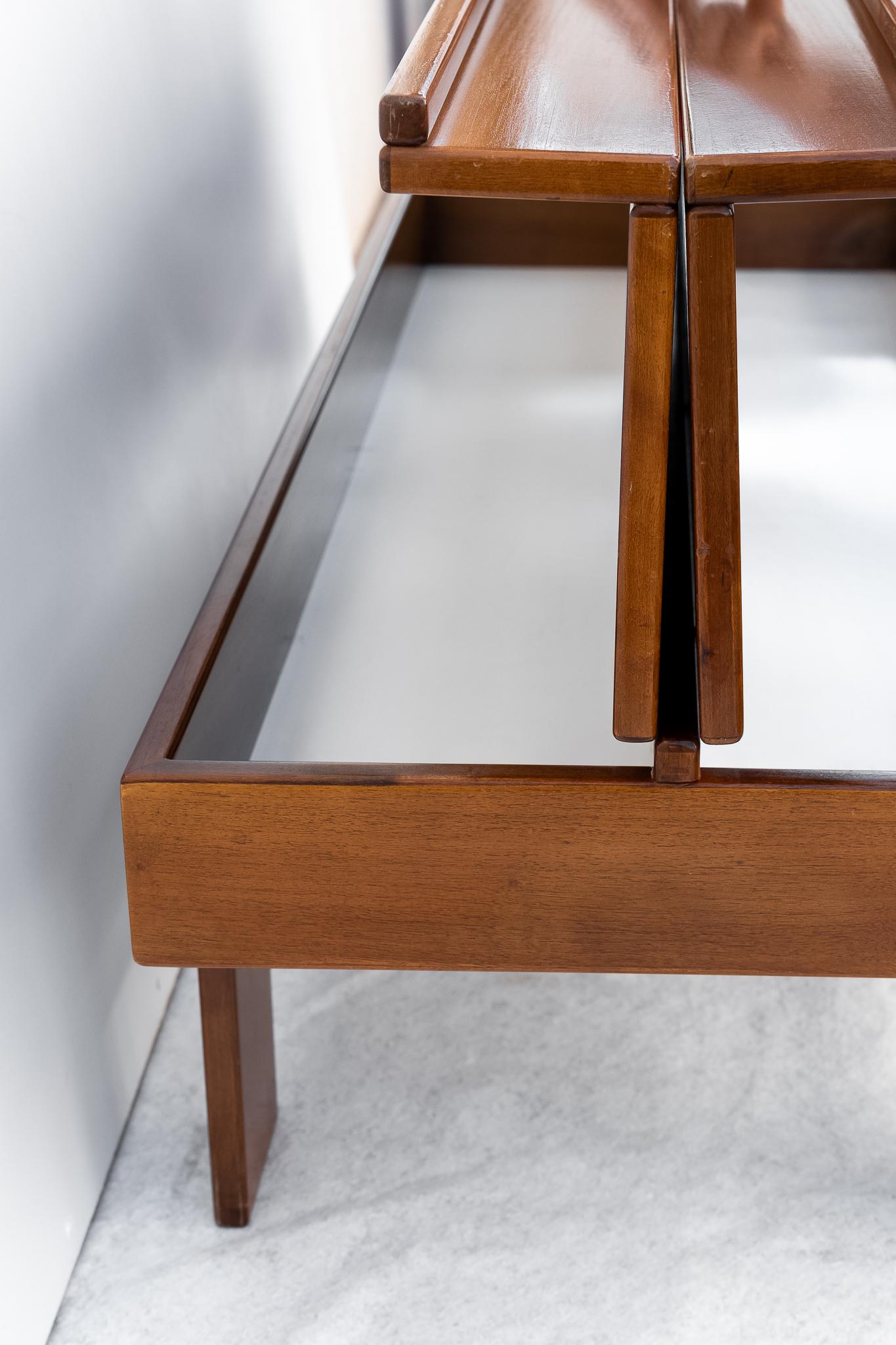 Table basse en noyer avec compartiment par Giovanni Michelucci, 1970 en vente 2