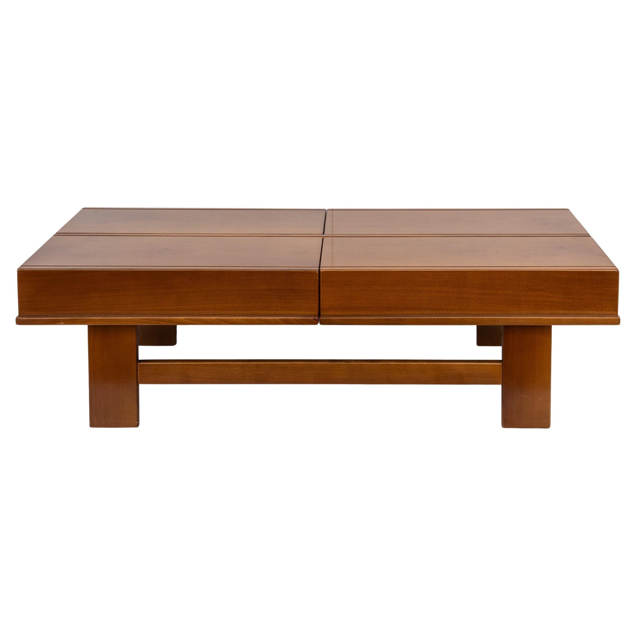 Table basse en noyer avec compartiment par Giovanni Michelucci, 1970 en vente