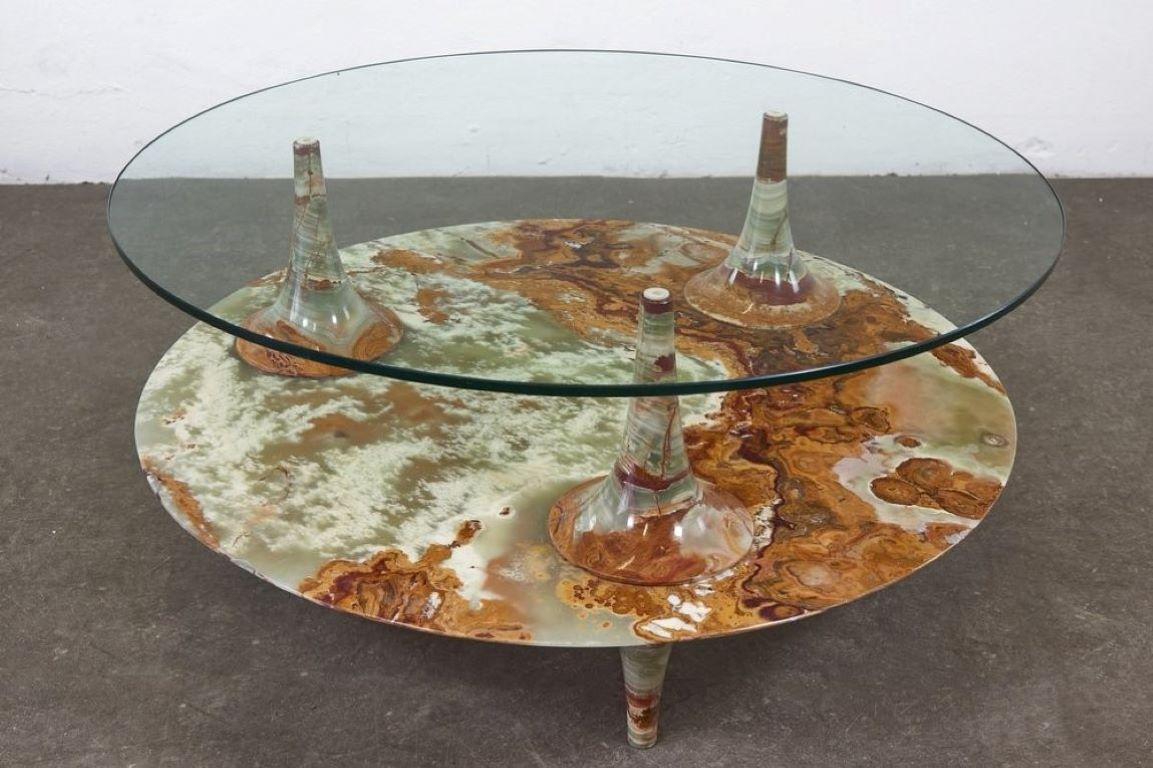 Onyx coffee table with turned legs in the style of Angelo Mangiarotti 1960s For Sale 1