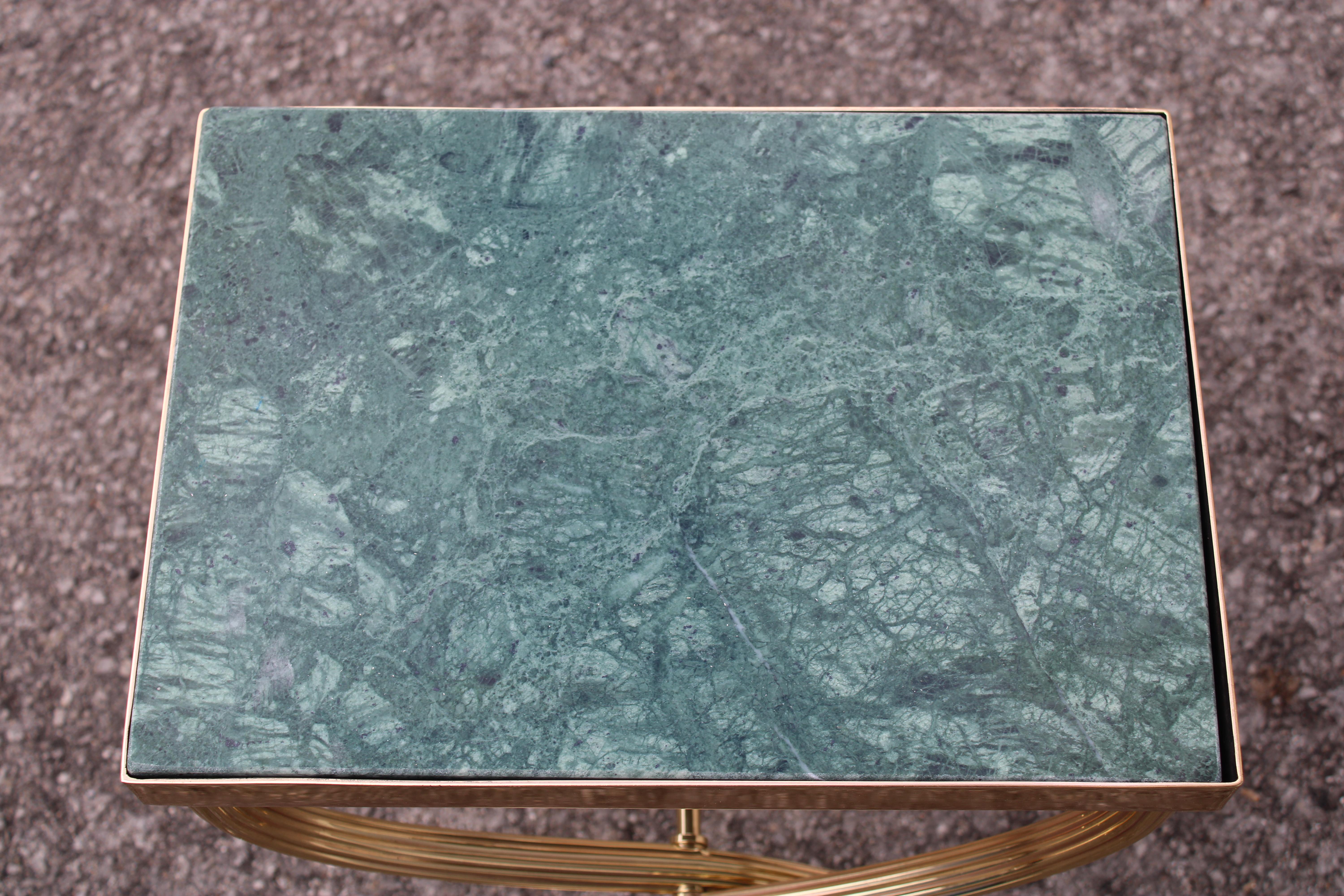 Mid-Century moderno Tavolino in Ottone sagomato e marmo Verde Italia 1950 Style Paolo Buffa in vendita