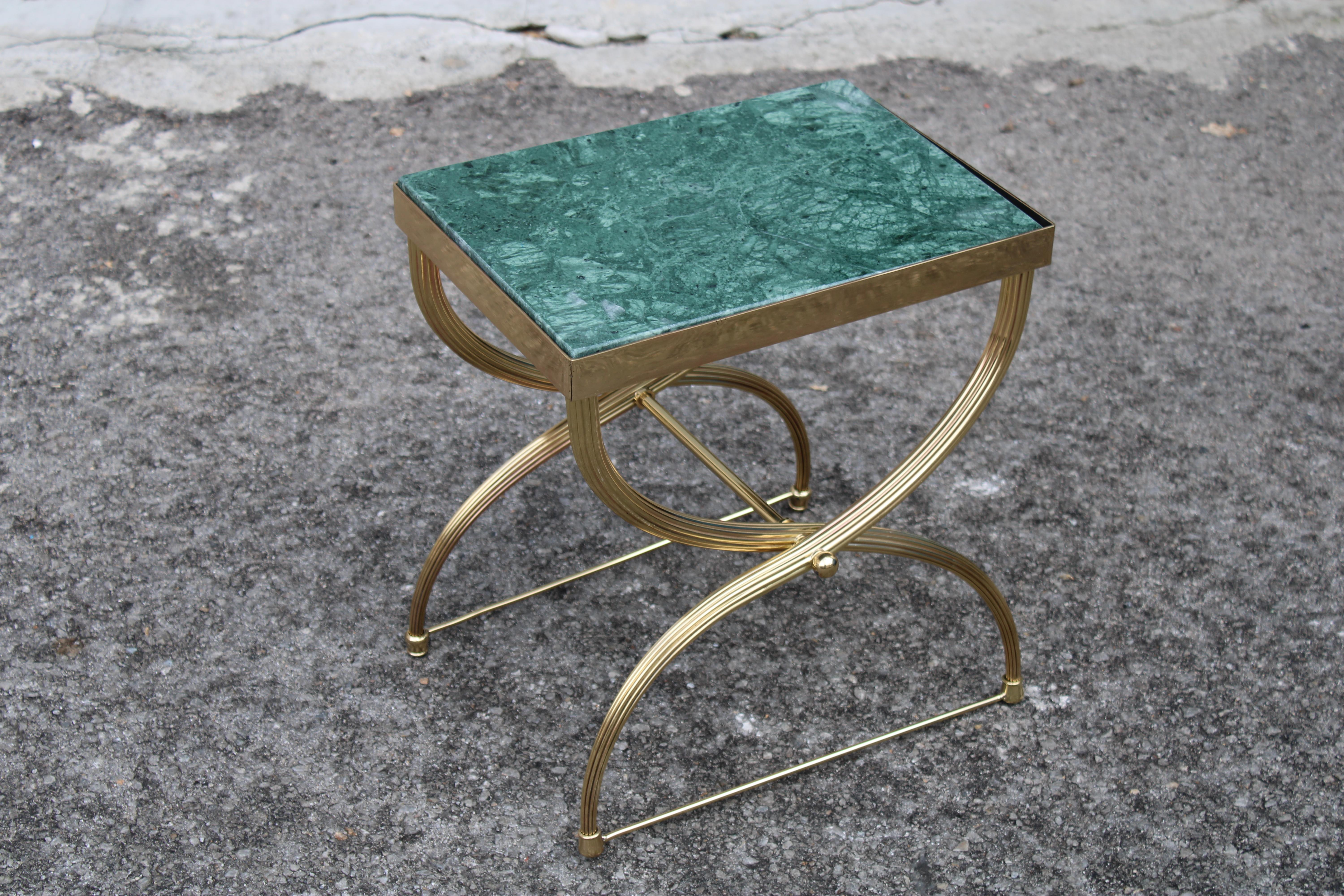 Tavolino in Ottone sagomato e marmo Verde Italia 1950 Style Paolo Buffa In condizioni buone in vendita a Palermo, Sicily