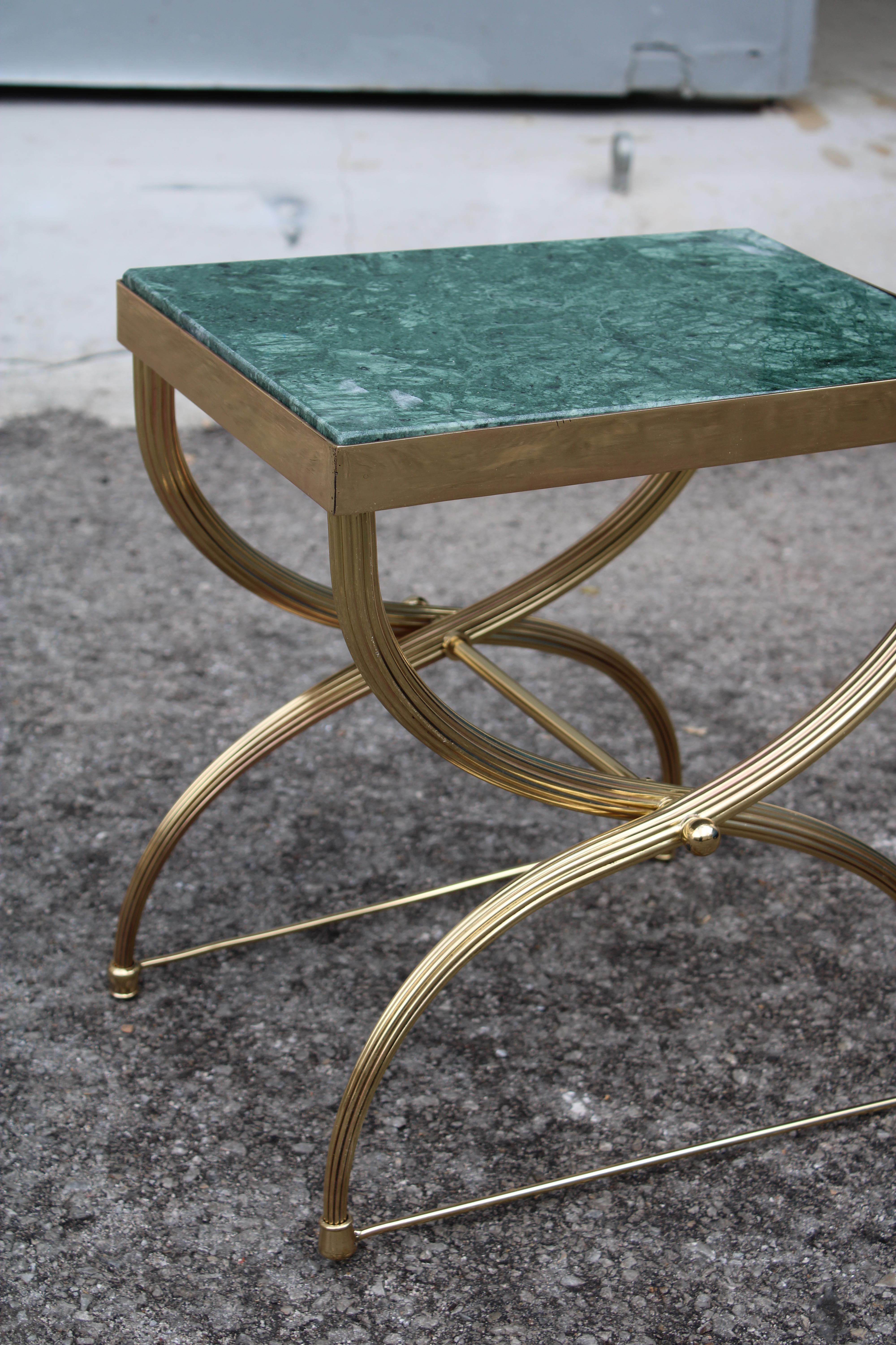 Mid-20th Century Tavolino in Ottone sagomato e marmo Verde Italia 1950 Style Paolo Buffa in vendita