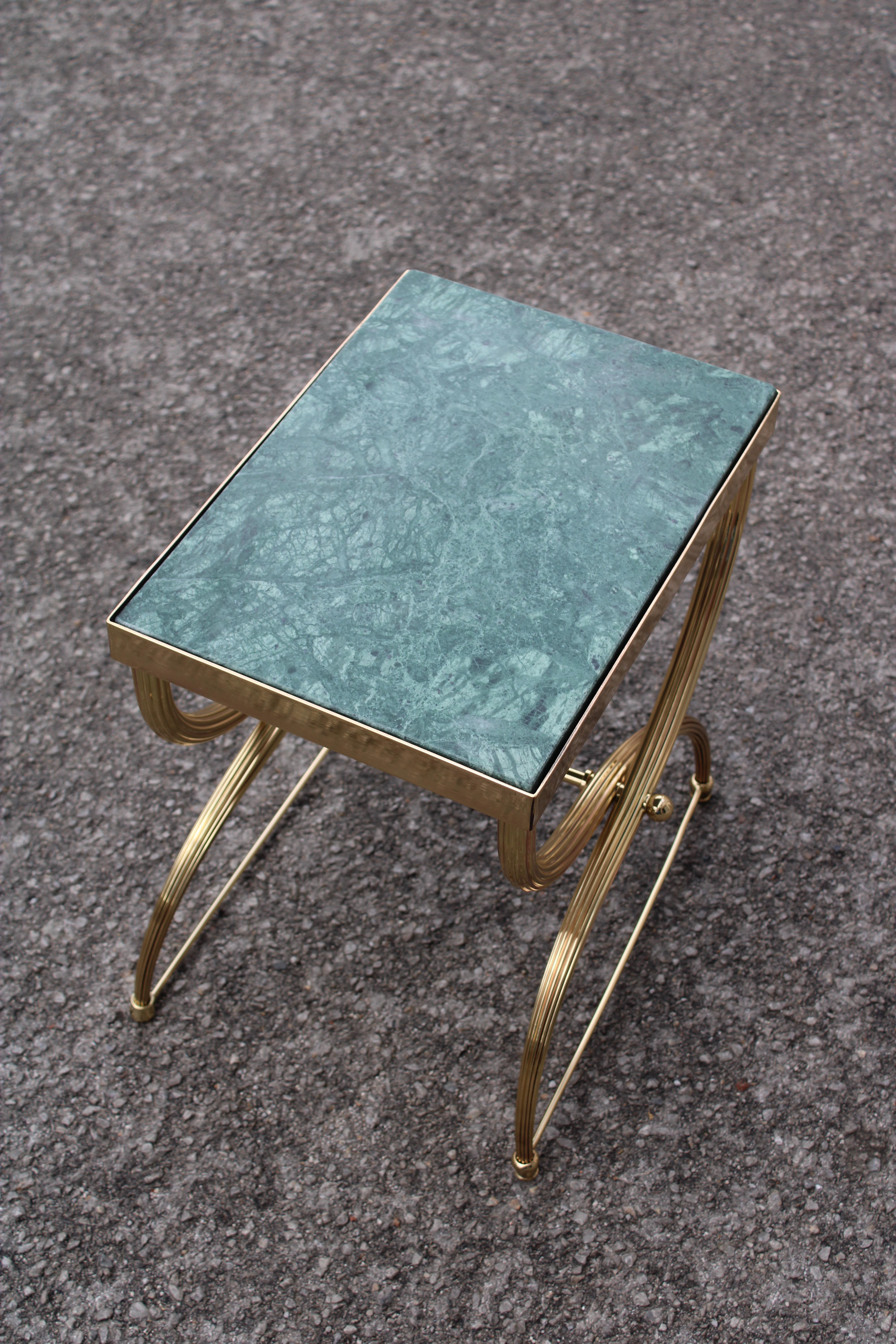 Tavolino in Ottone sagomato e marmo Verde Italia 1950 Style Paolo Buffa in vendita 3