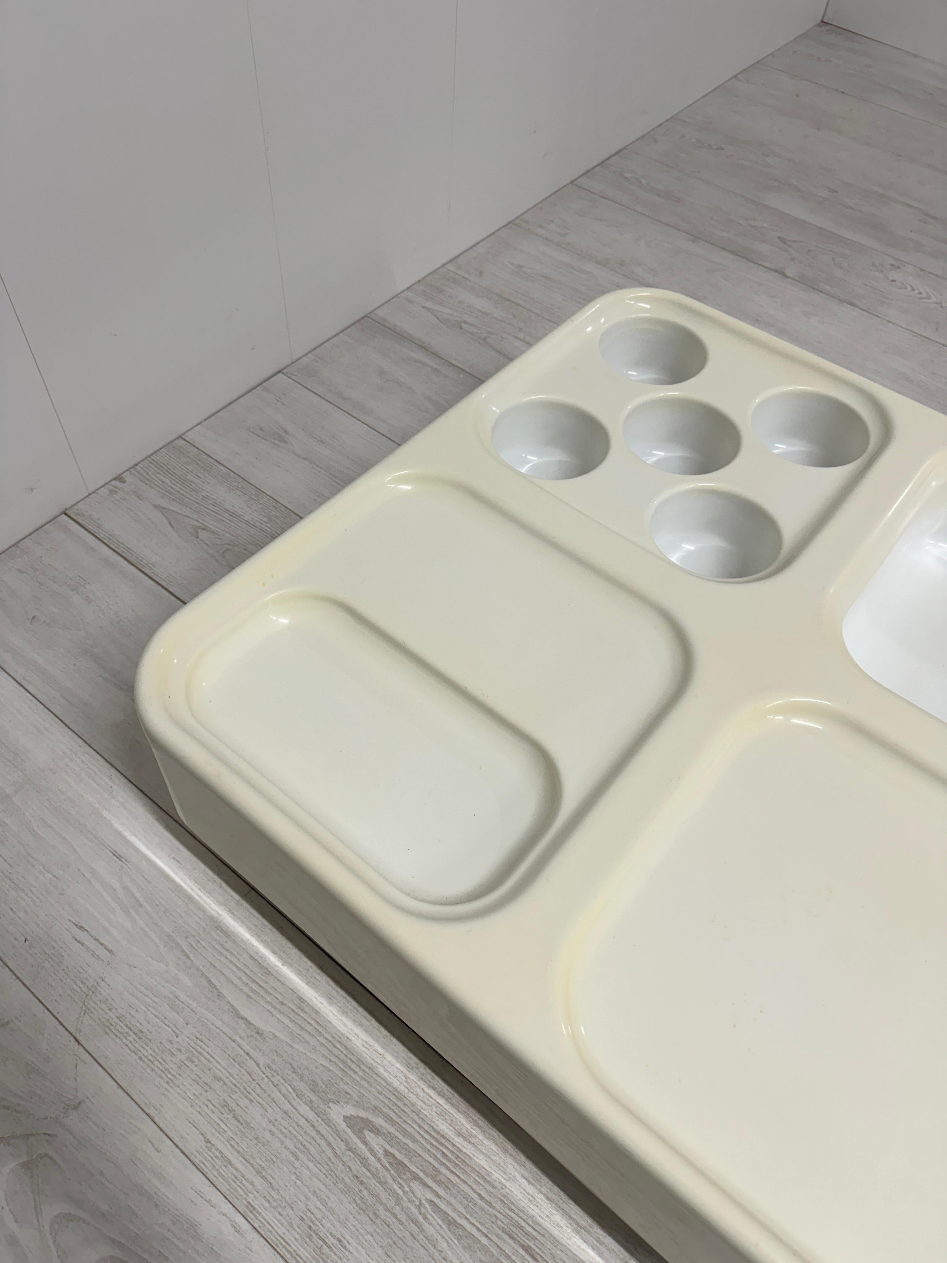 Plastic coffee table, Italy, 1970s For Sale 2
