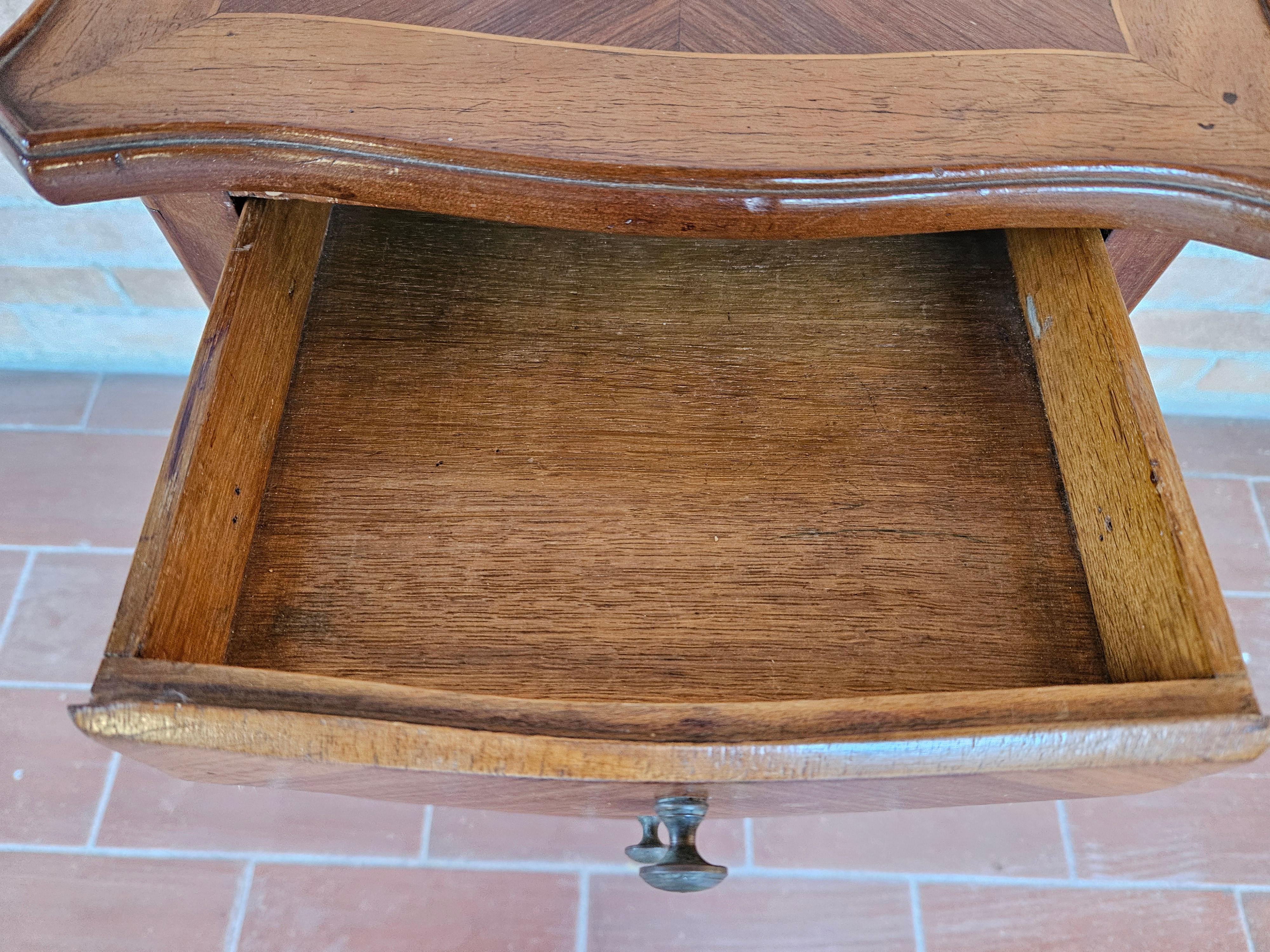 Neoclassical style entryway side table with three drawers 20th century For Sale 2