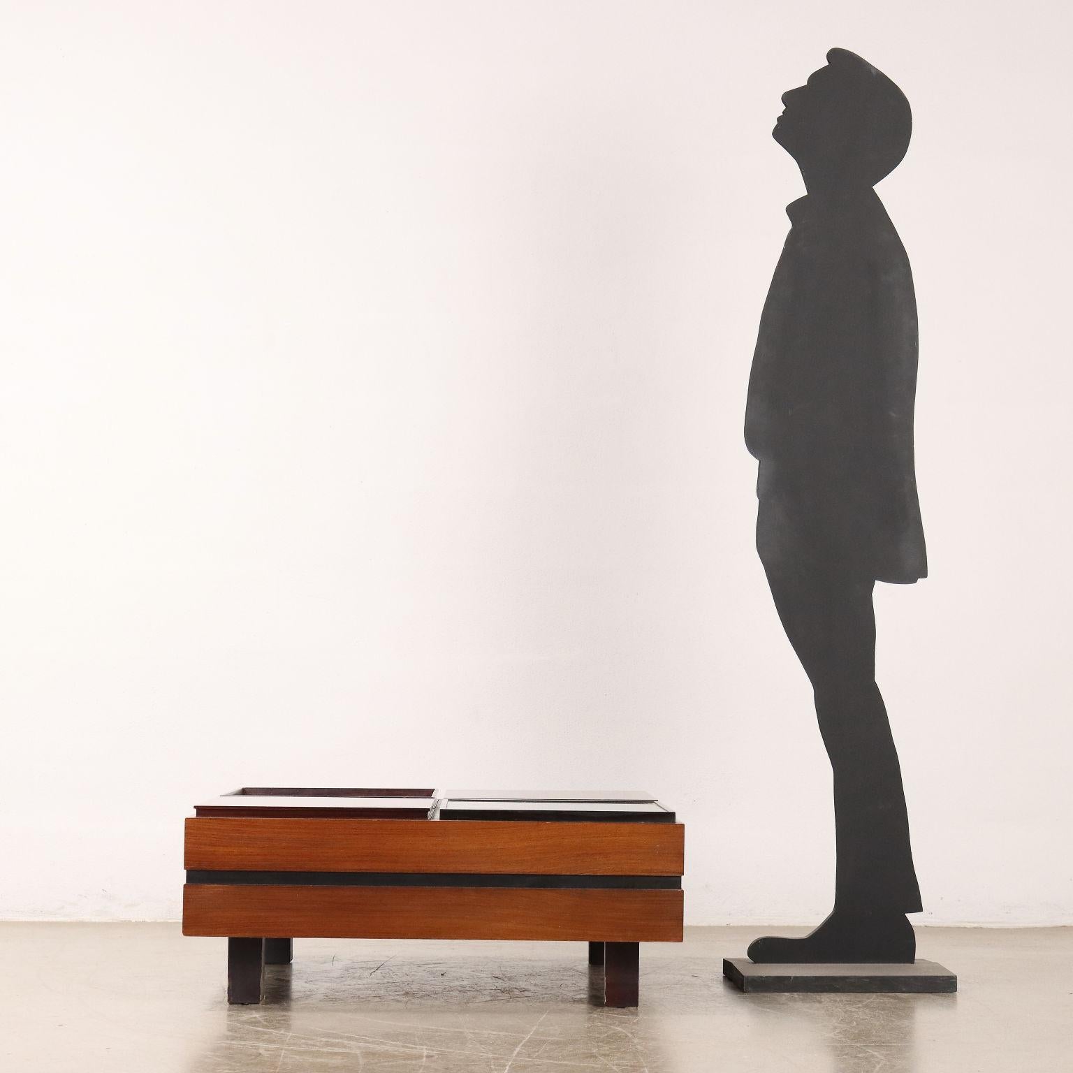 Center table with storage compartments, with removable lids that can be used as trays made of teak veneer wood. 