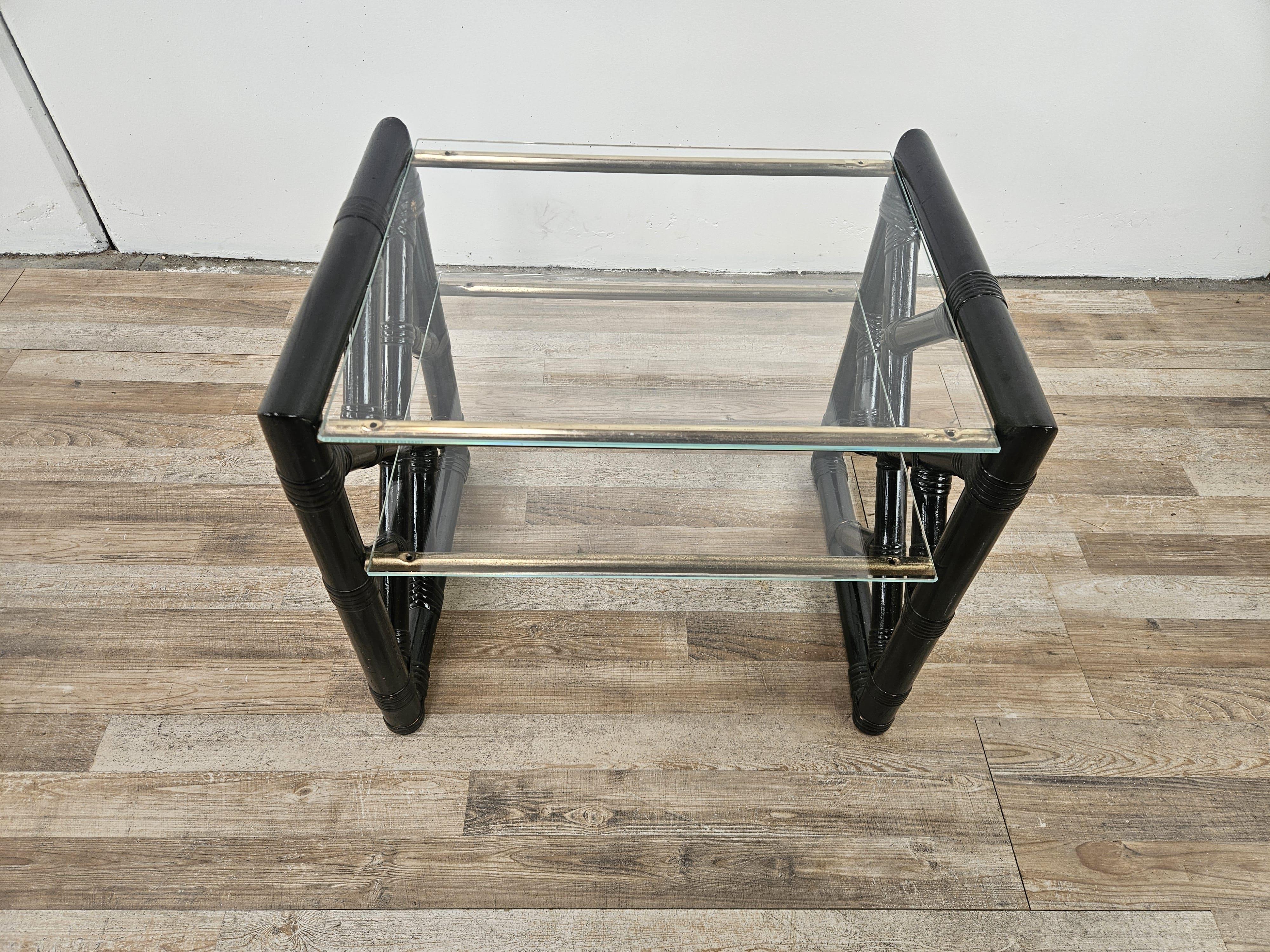 Vintage 1970s black lacquered wicker coffee table with double clear glass top.

Height from base to first shelf 31cm
Second shelf height 46cm

New windows.