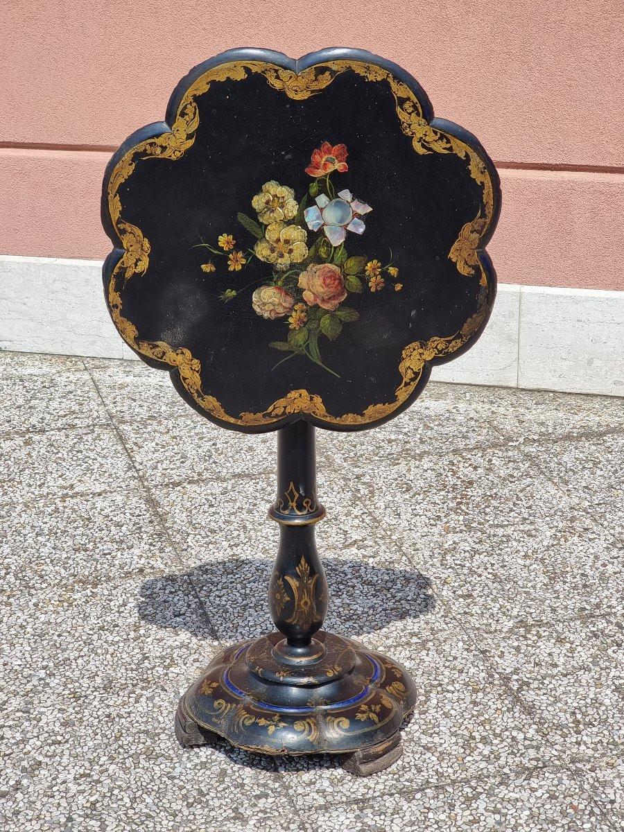 Tavolino inglese a vela in legno e cartapesta, fine Ottocento In condizioni buone in vendita a Vicenza, IT