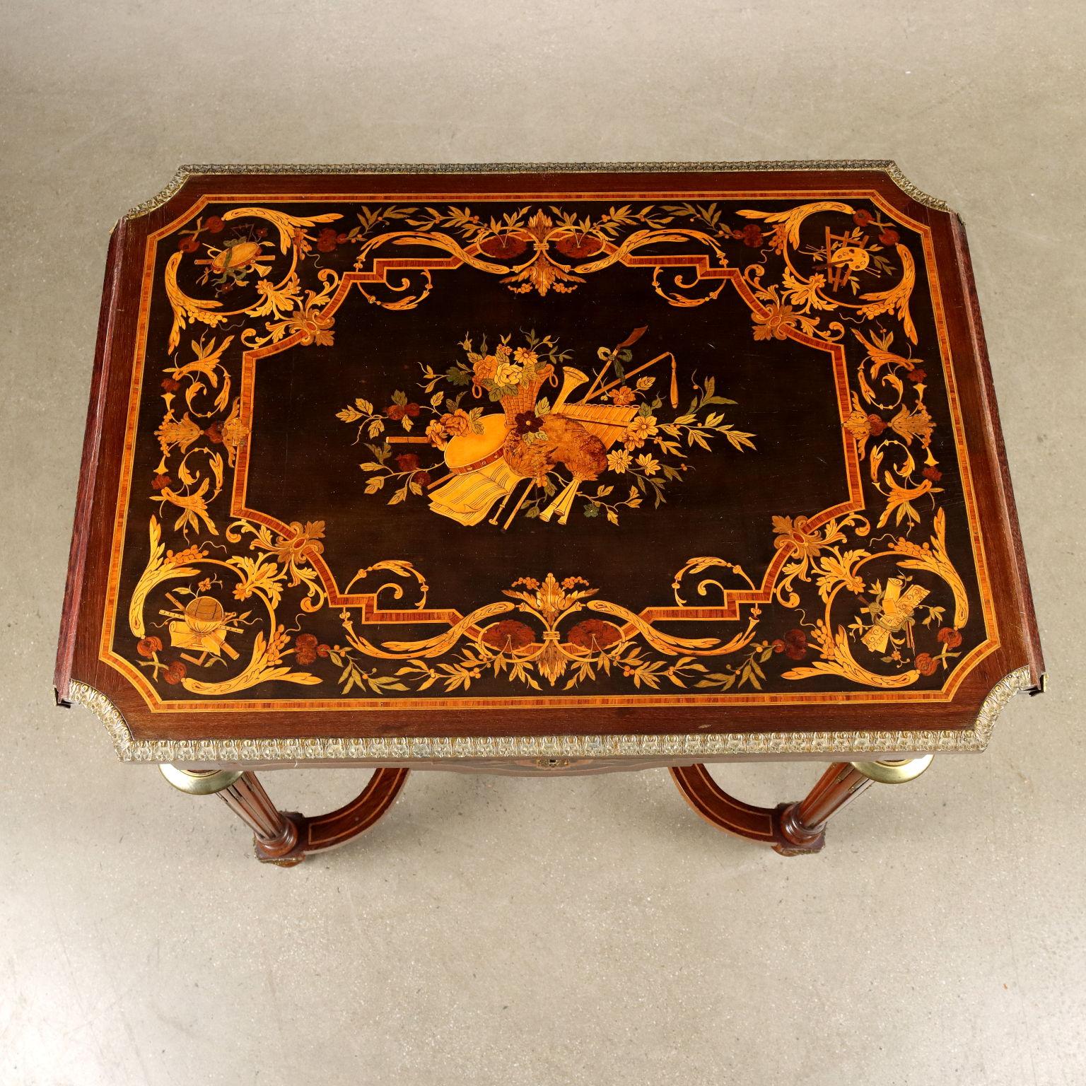 Neoclassical Revival Tavolino Inizi '900 in Stile Neoclassico For Sale