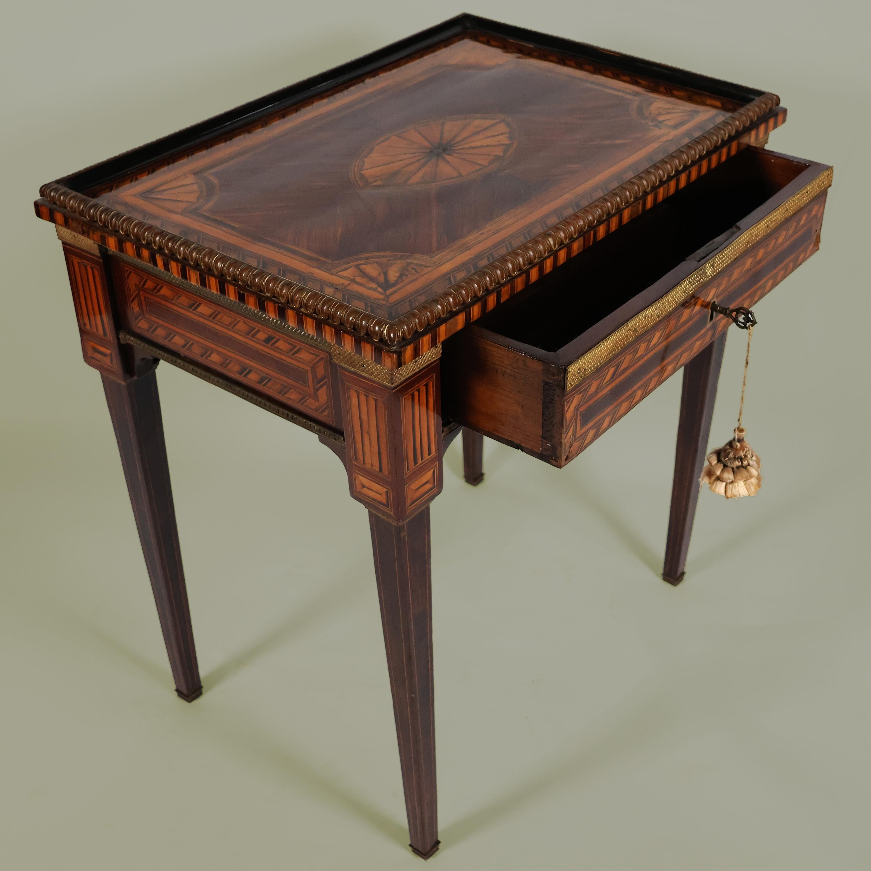 Description
This 18th-century Sicilian coffee table is made of various woods, rosewood, walnut, and maple. The rectangular top features a sophisticated geometric and radial decoration in the center, with a star motif inscribed in a contrasting