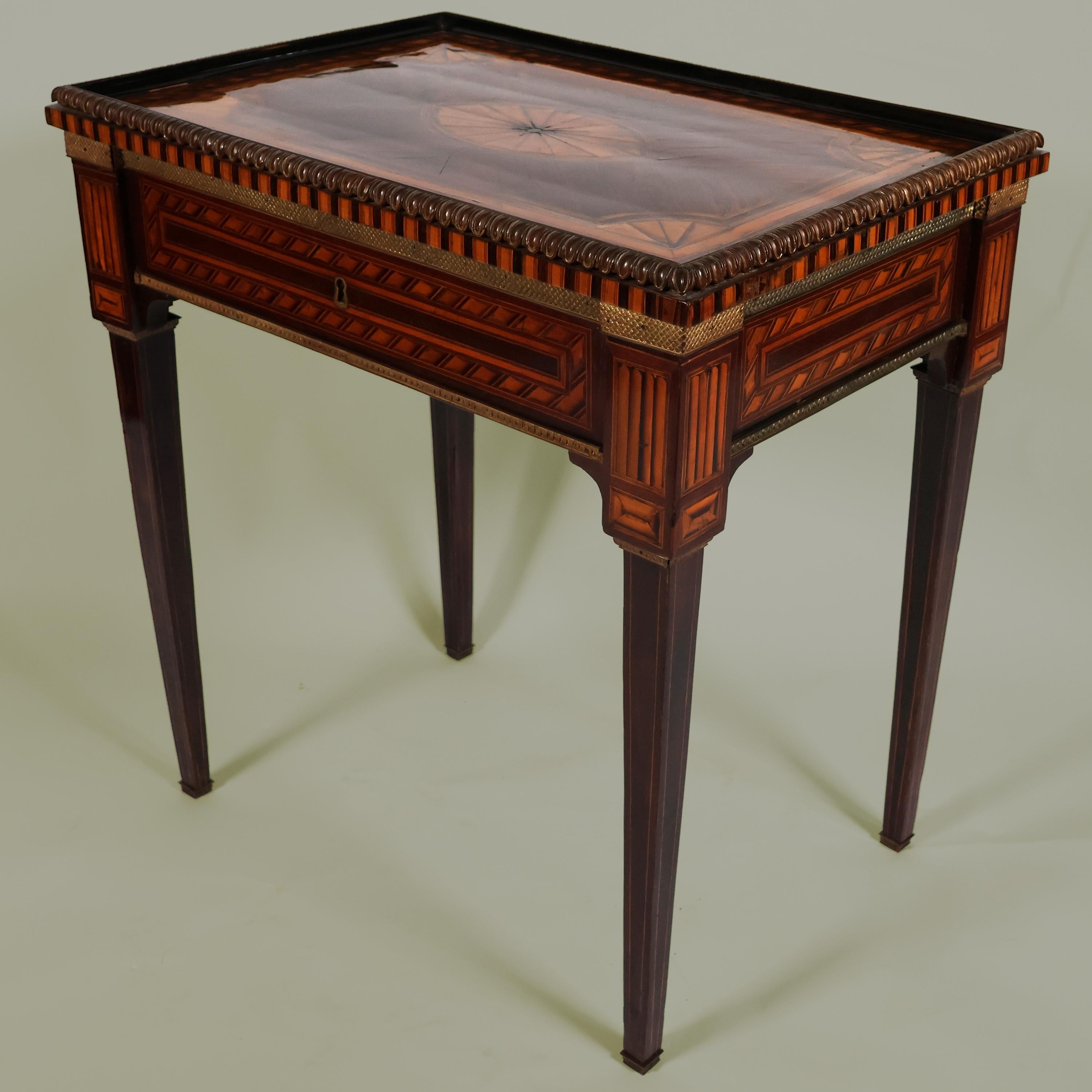 18th Century Small table inlaid in various woods, Sicily, 18th century For Sale