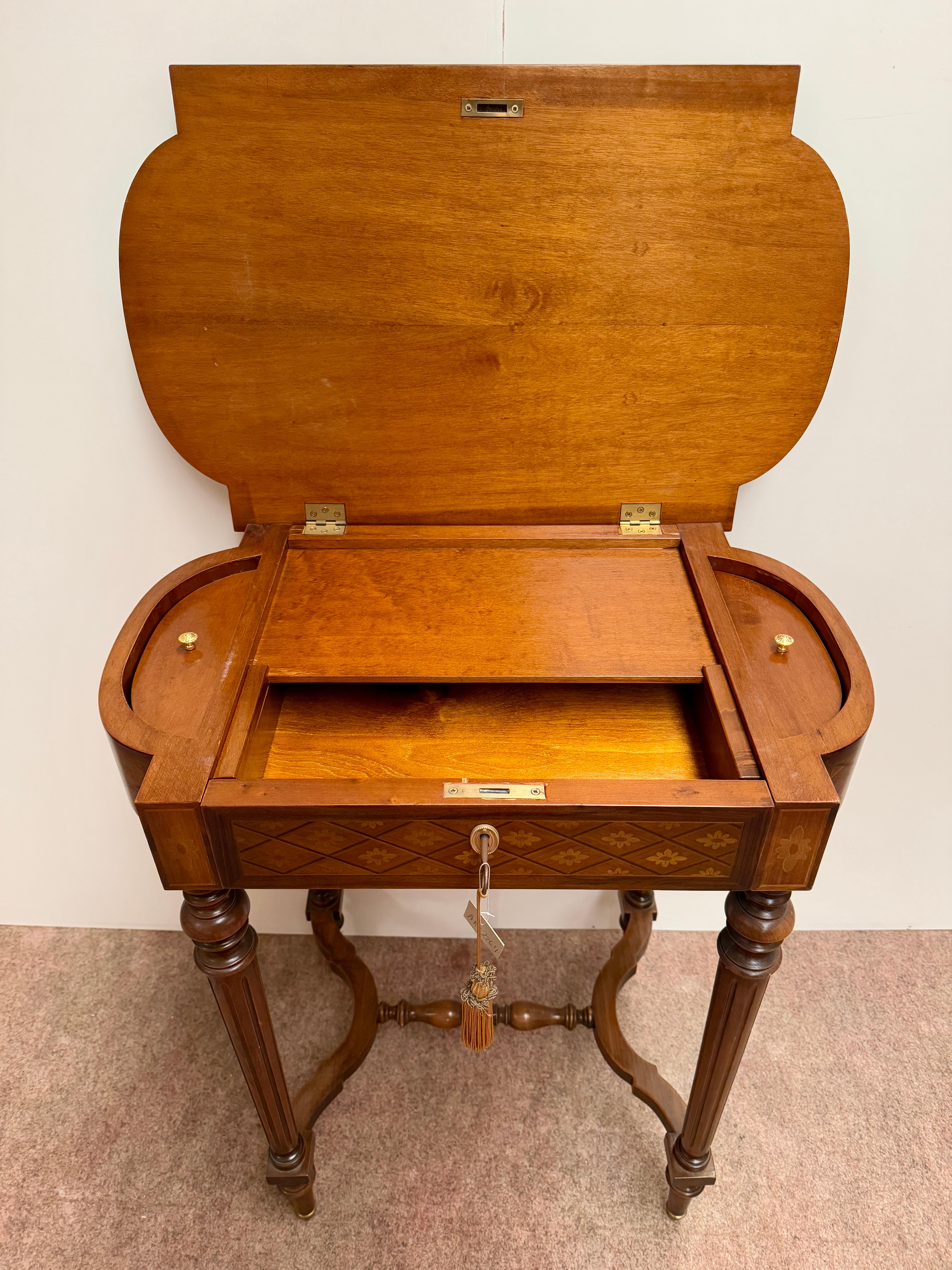 Vintage 1990s Italian inlaid coffee table For Sale 6