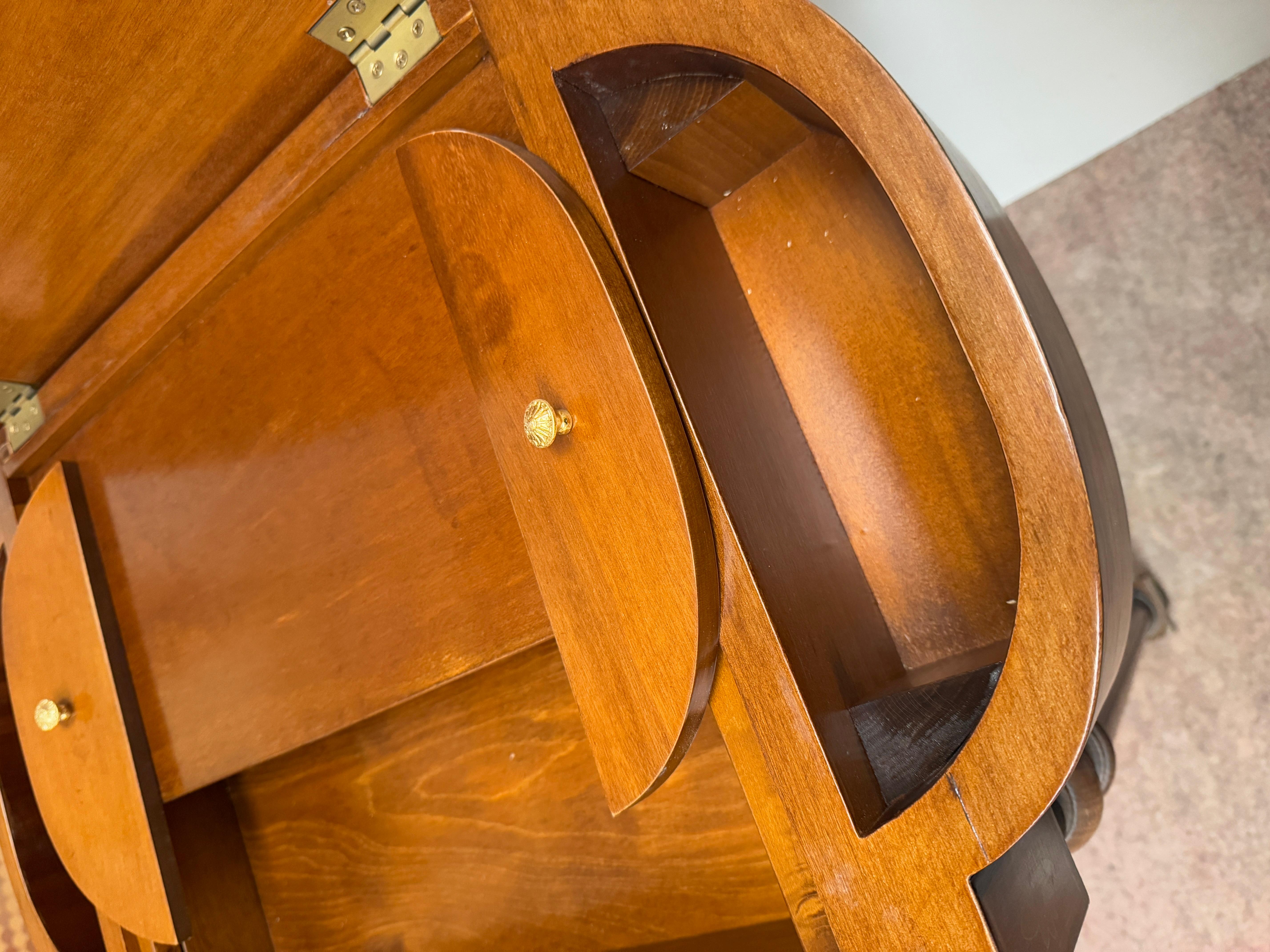 Wood Vintage 1990s Italian inlaid coffee table For Sale