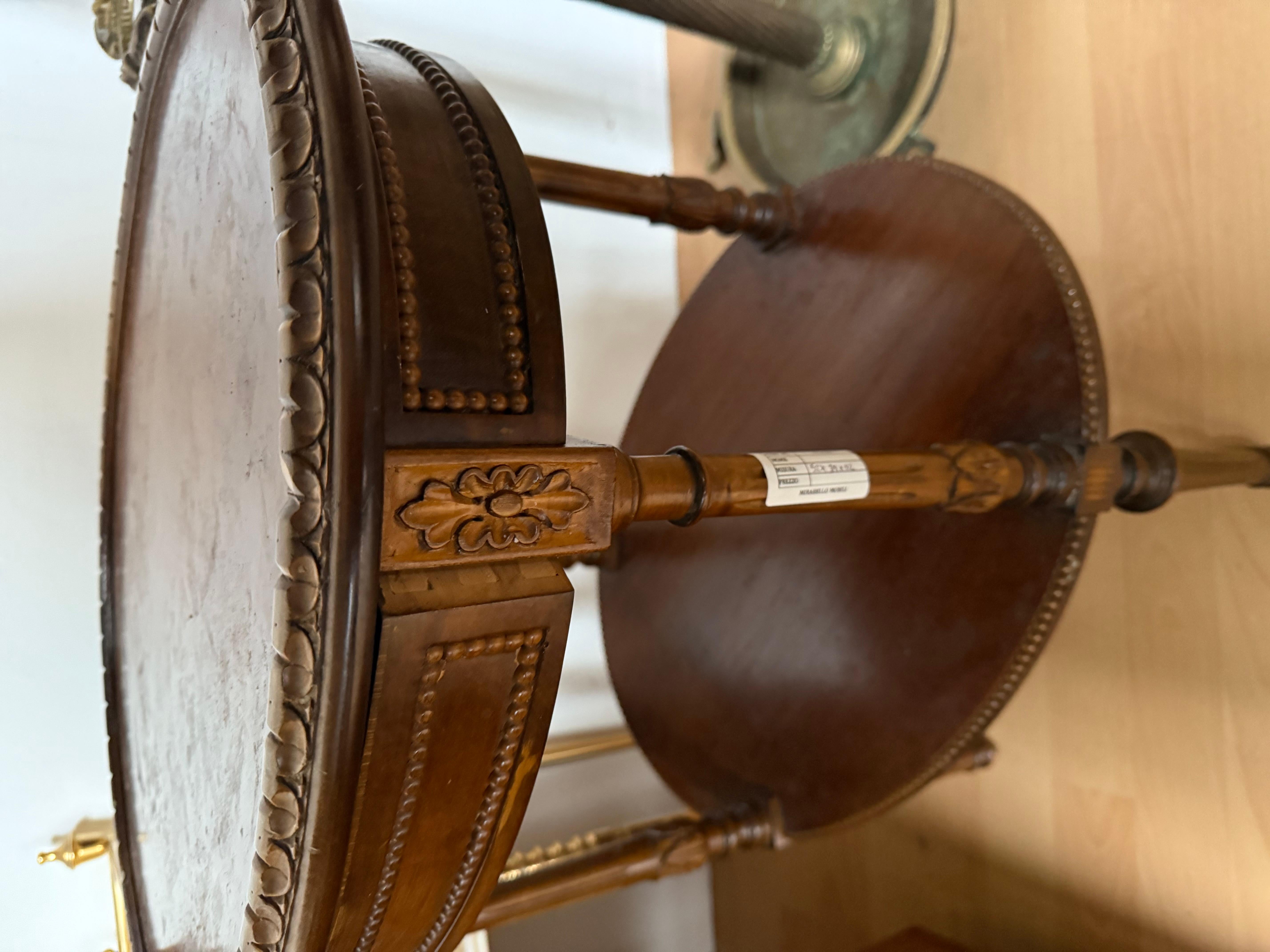 Table basse italienne en noyer avec cassetino 20e siècle en vente 4