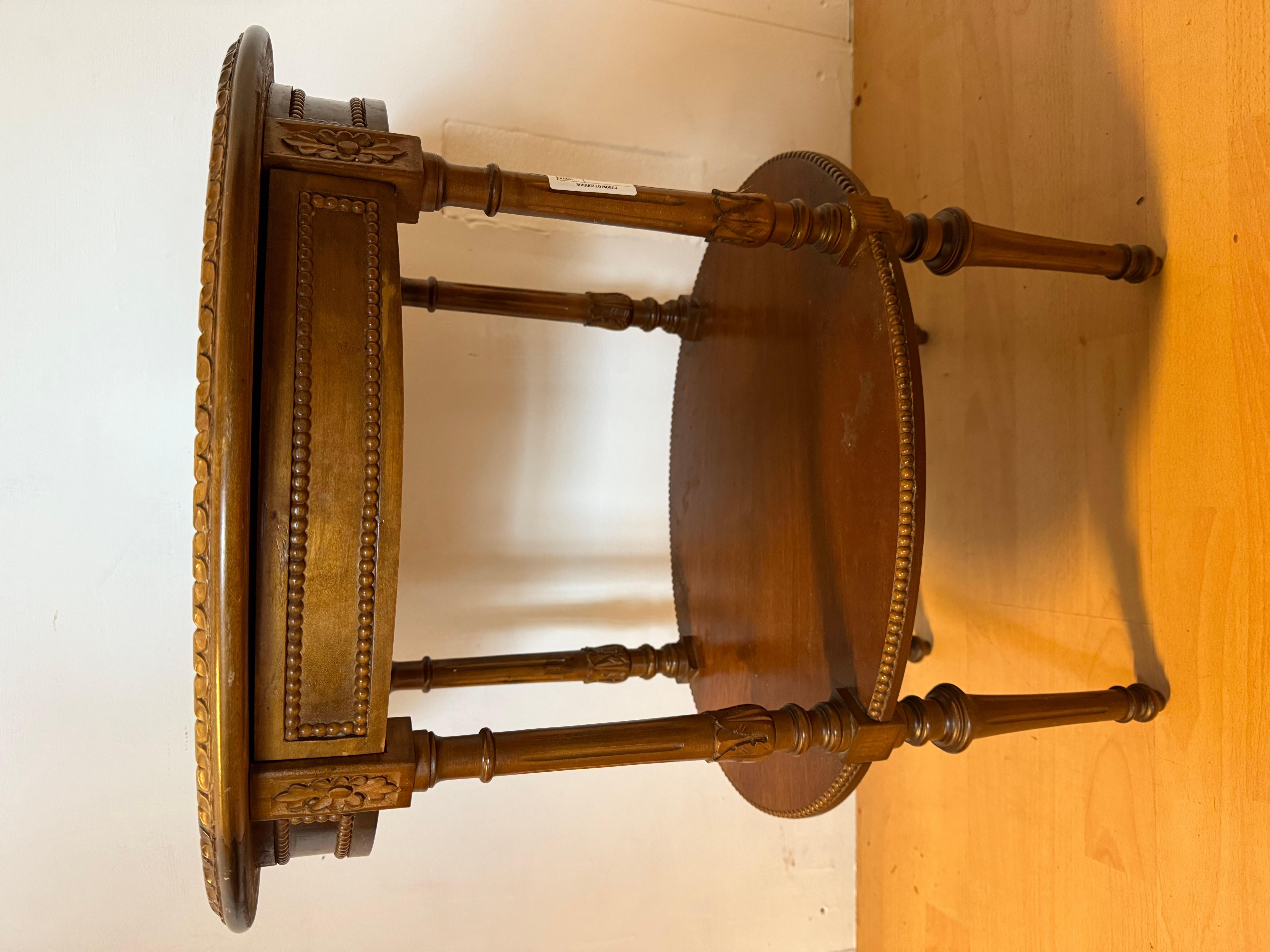 Autre Table basse italienne en noyer avec cassetino 20e siècle en vente