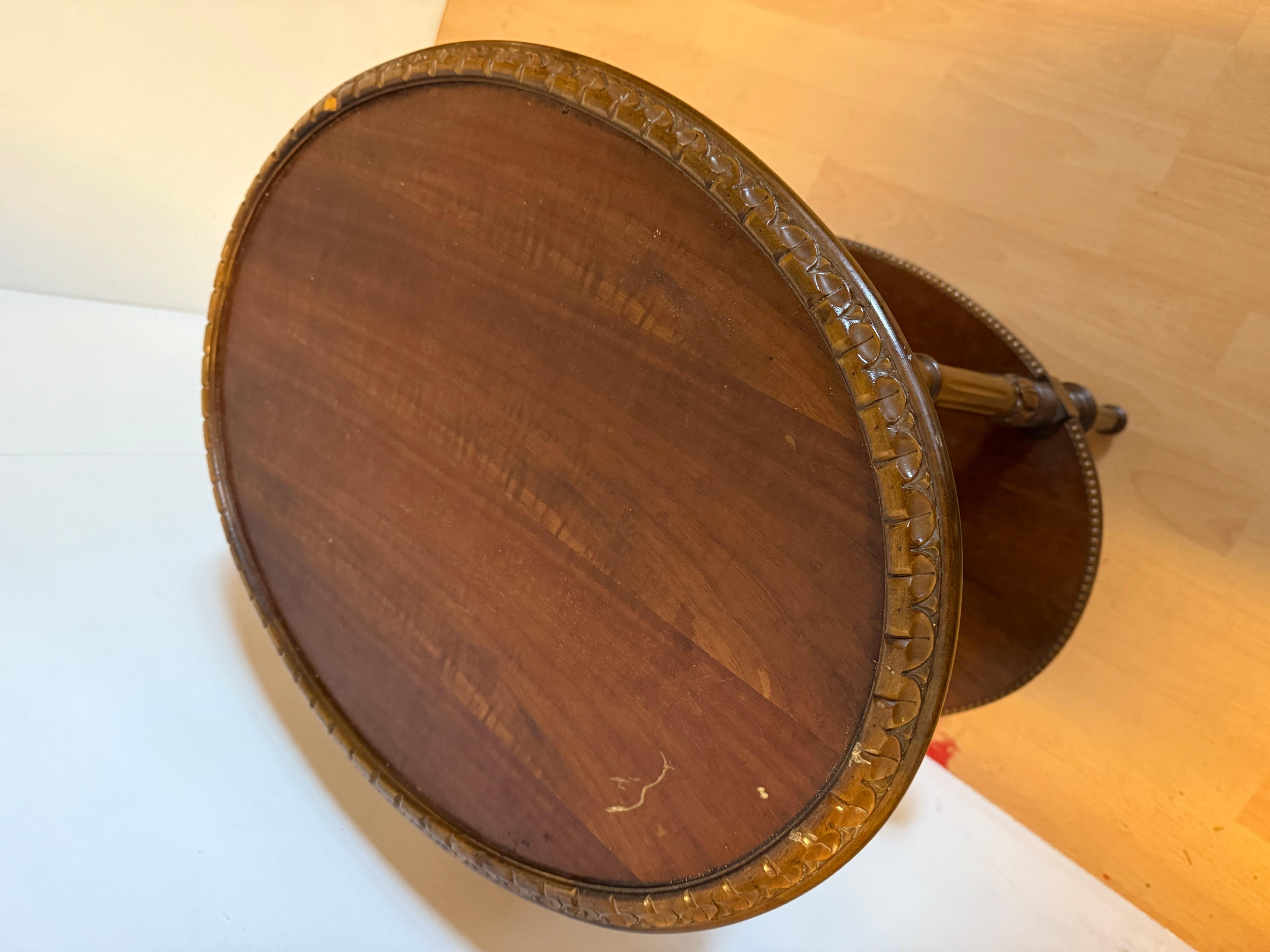 Bois Table basse italienne en noyer avec cassetino 20e siècle en vente