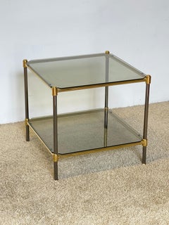 Italienischer Luxus-Couchtisch aus Messing mit Glasablagen, 1990er Jahre